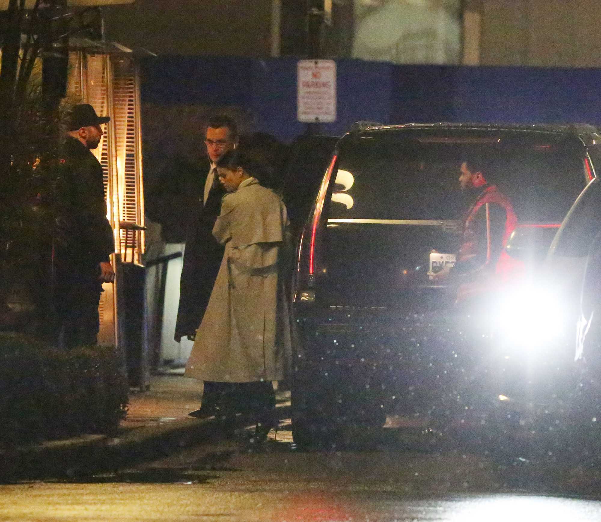 Selena_Gomez_-_Returns_to_Toronto_for_her_beau_The_Weeknd_on_March_18-07.jpg