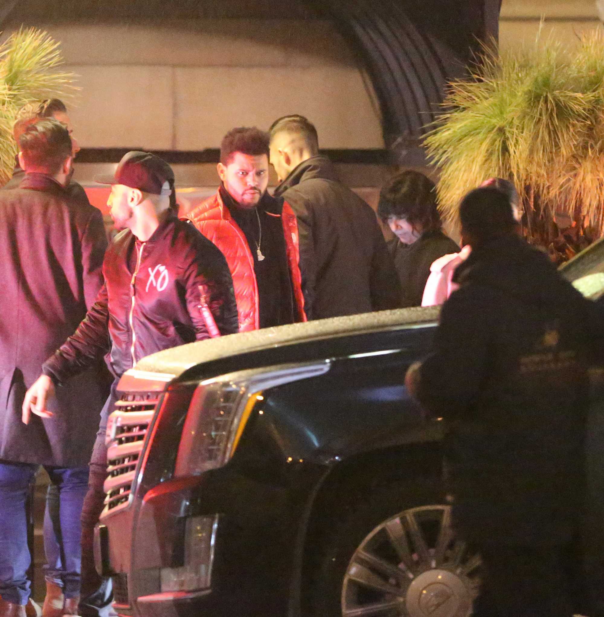 Selena_Gomez_-_Returns_to_Toronto_for_her_beau_The_Weeknd_on_March_18-27.jpg