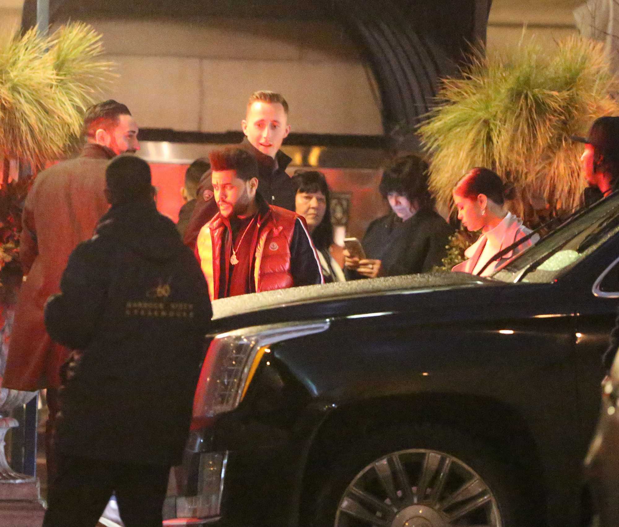 Selena_Gomez_-_Returns_to_Toronto_for_her_beau_The_Weeknd_on_March_18-31.jpg