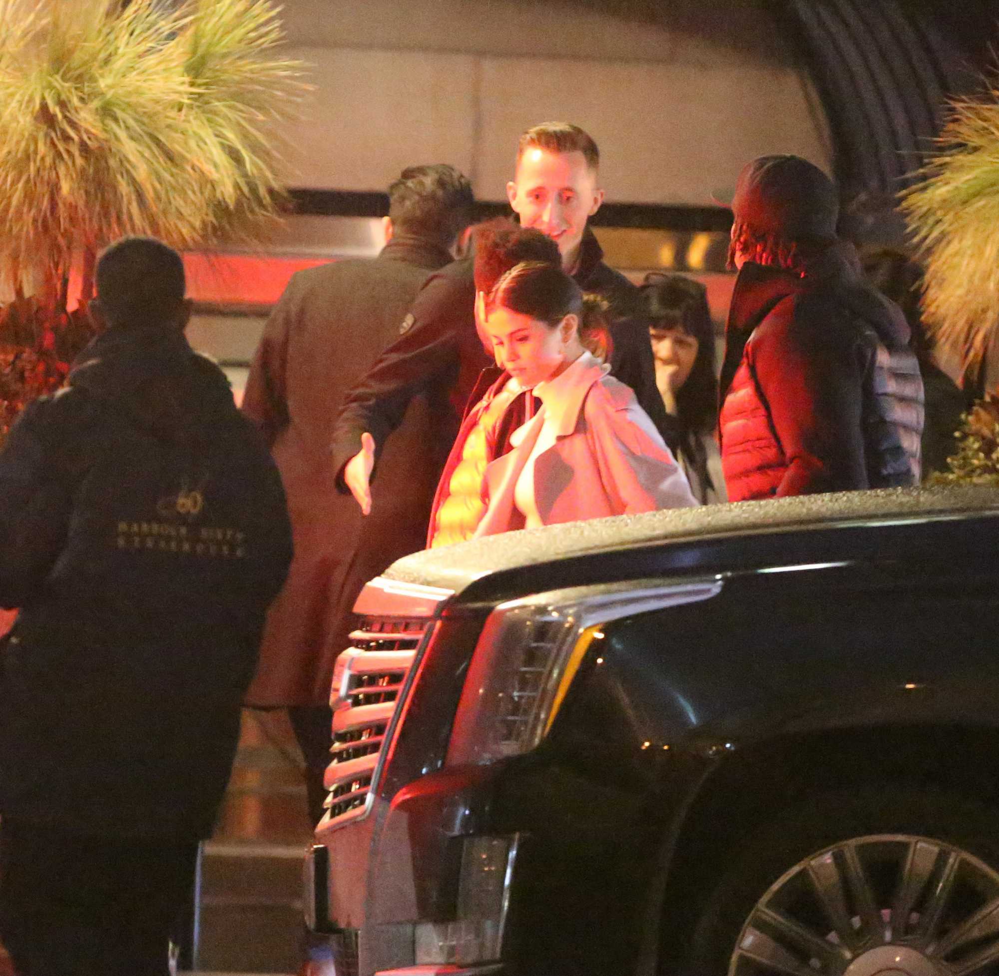 Selena_Gomez_-_Returns_to_Toronto_for_her_beau_The_Weeknd_on_March_18-34.jpg