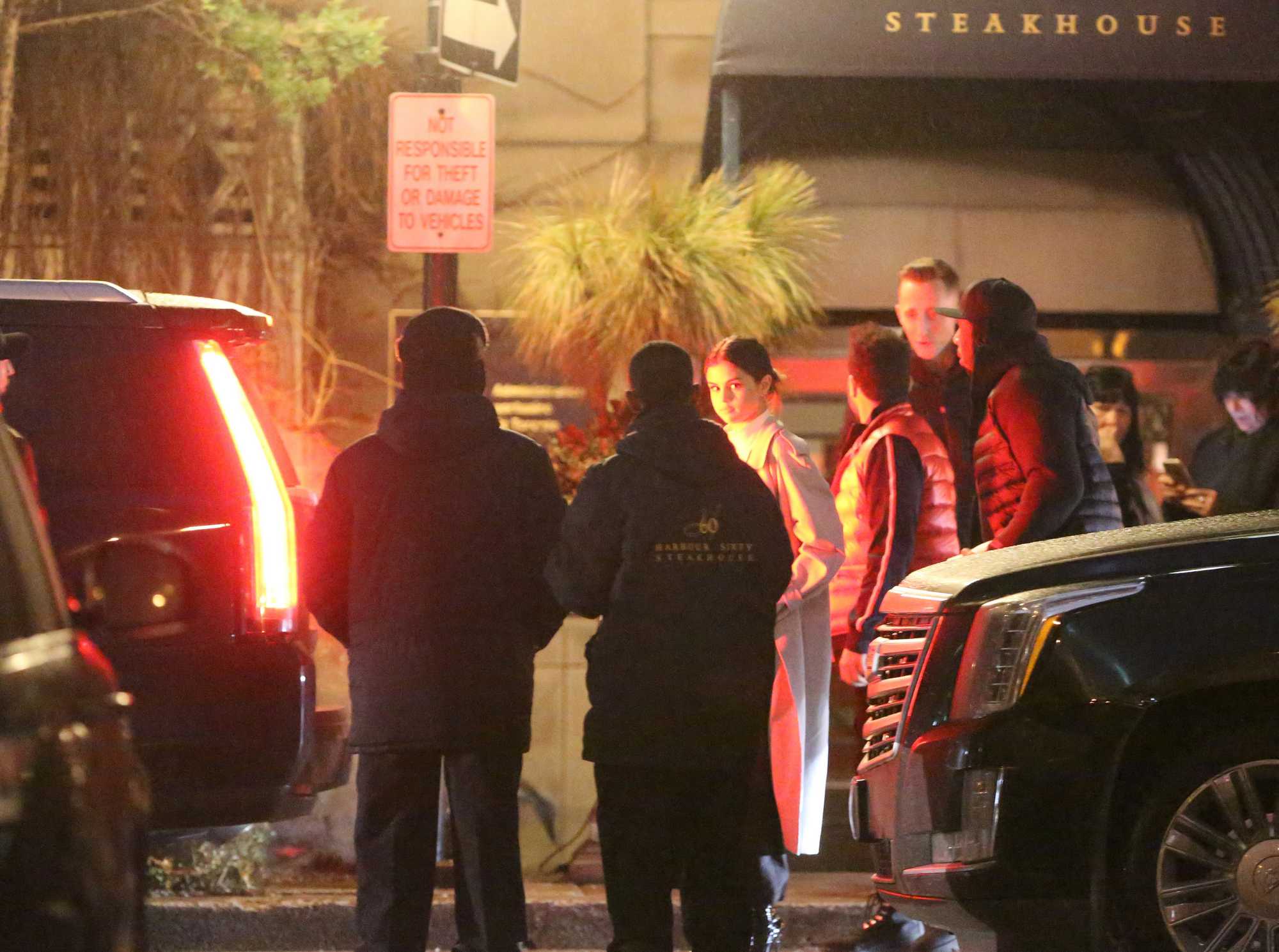 Selena_Gomez_-_Returns_to_Toronto_for_her_beau_The_Weeknd_on_March_18-38.jpg