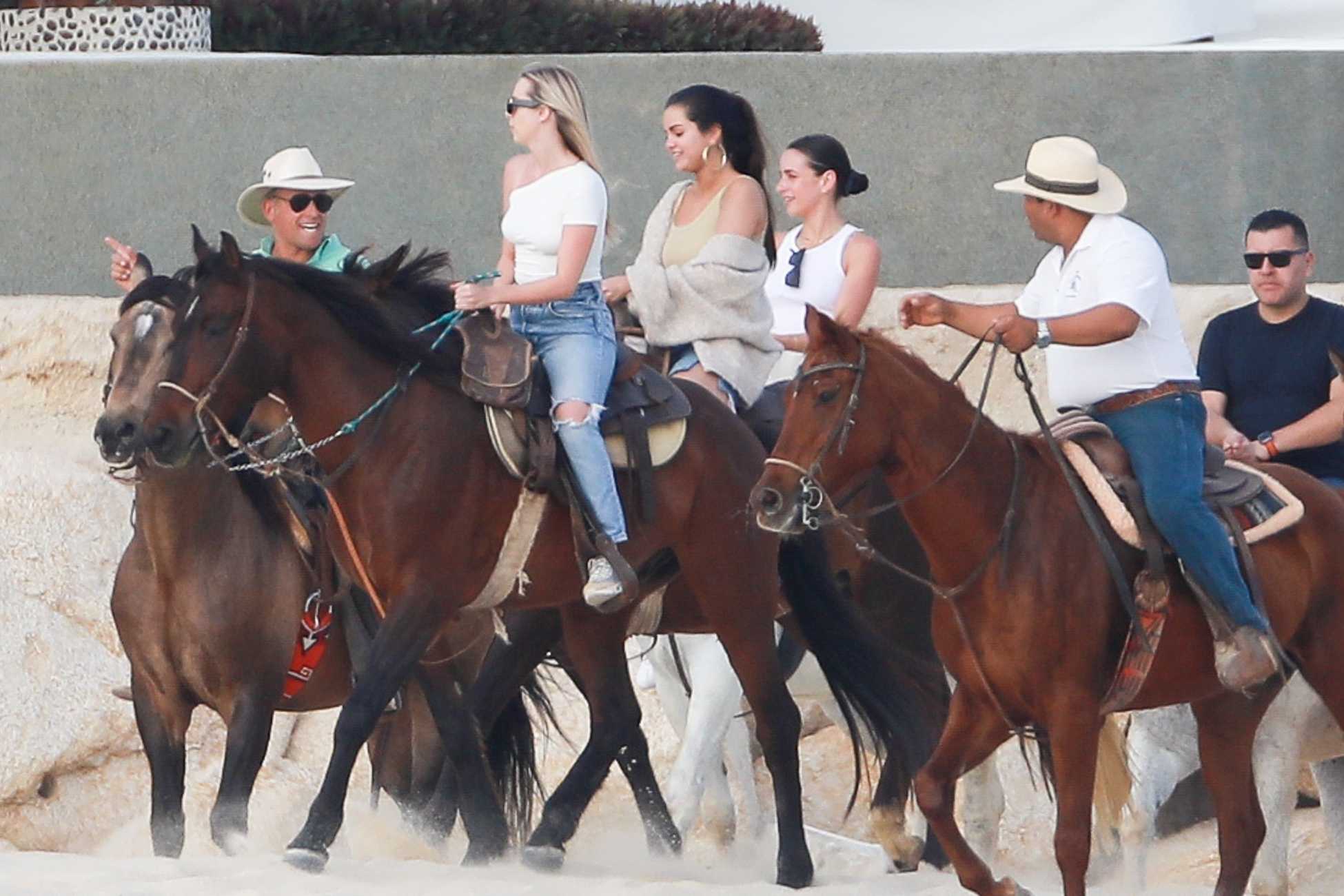 Selena_Gomez_-_Riding_a_horse_with_friends_in_Cabo_San_Lucas2C_Mexico_-_011119-03.jpg