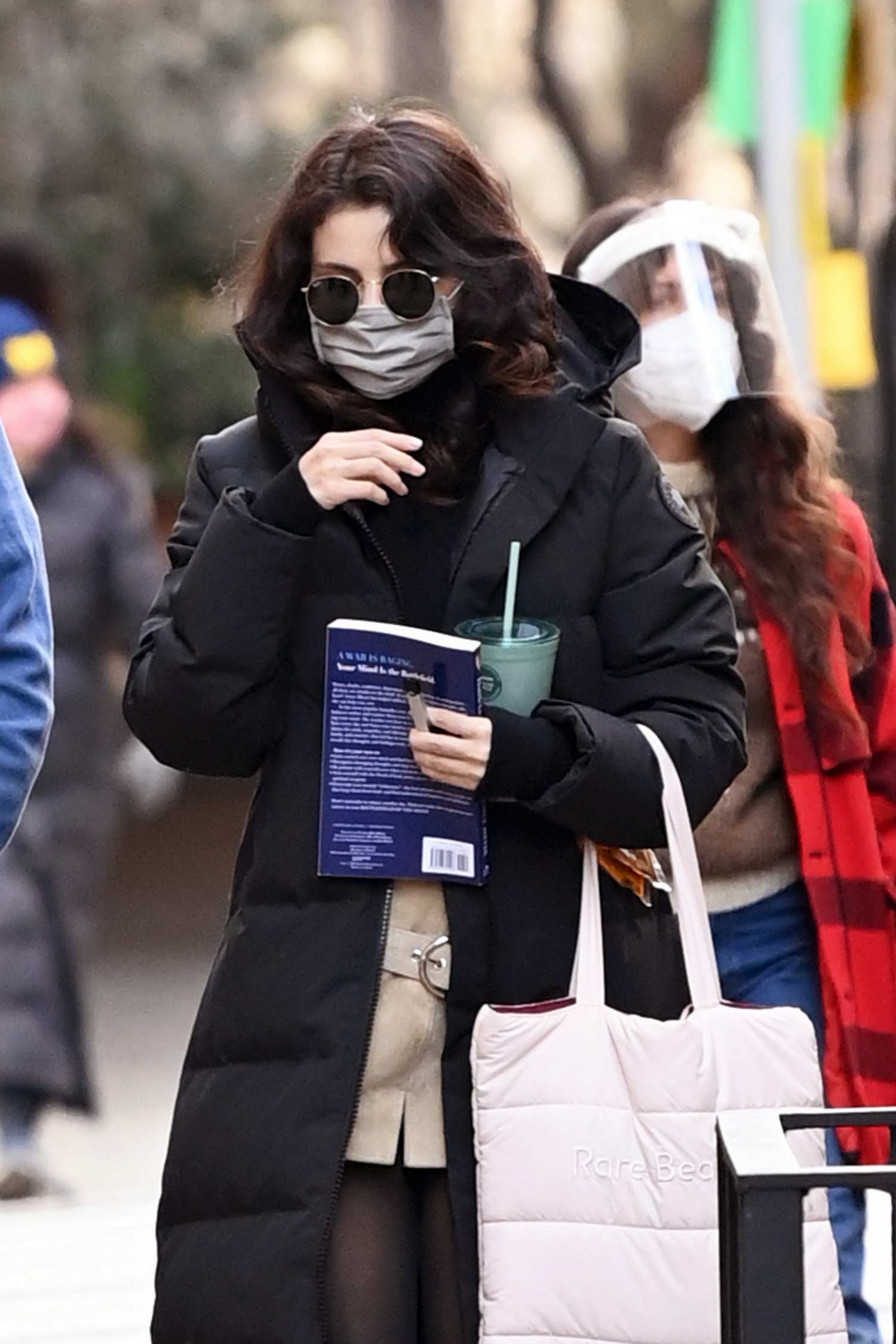 Selena_Gomez_-_Seen_heading_to_the_movie_set_of_Only_Murders_in_New_York_City_01192021_04.jpg