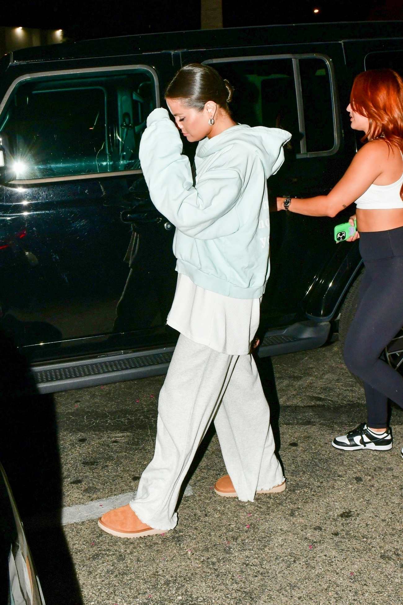 Selena_Gomez_-_Seen_leaving_a_bowling_alley_with_Francia_Raisa_in_Studio_City_August_142C_202304.jpg