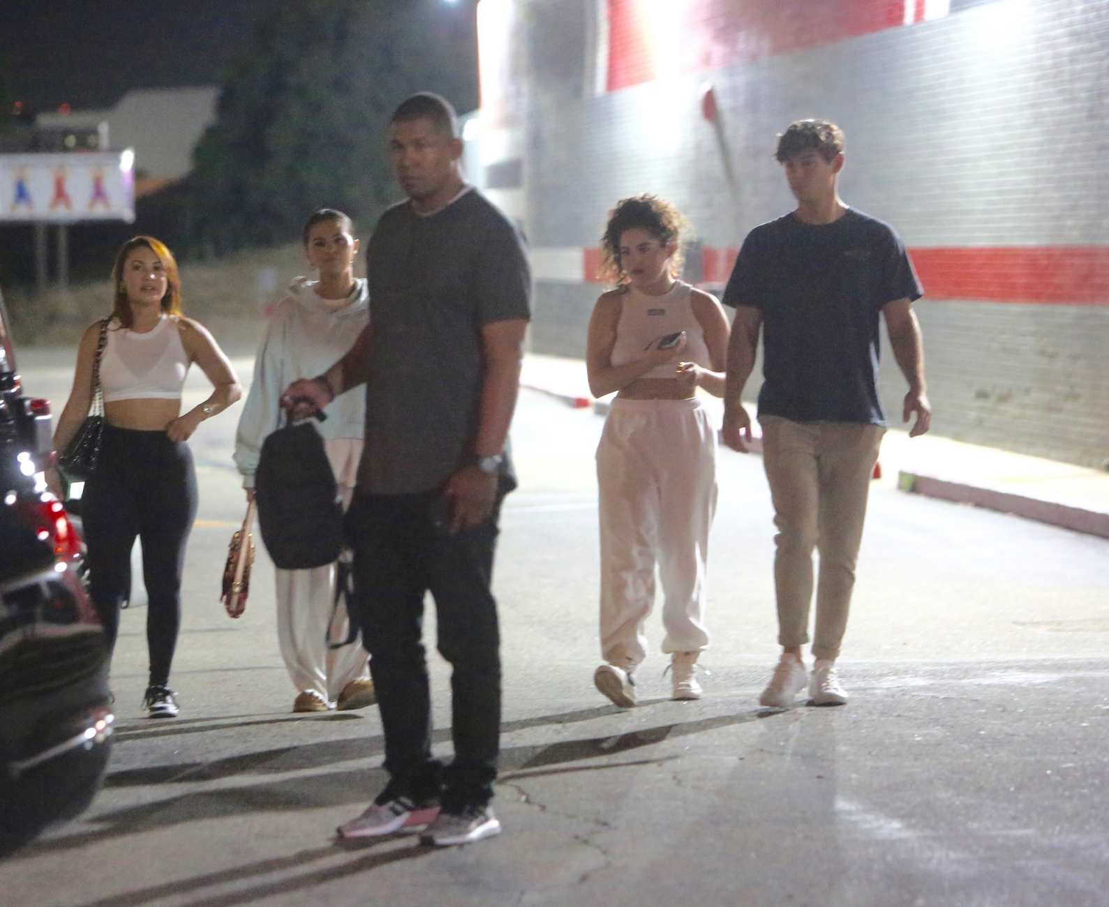 Selena_Gomez_-_Seen_leaving_a_bowling_alley_with_Francia_Raisa_in_Studio_City_August_142C_202307.jpg