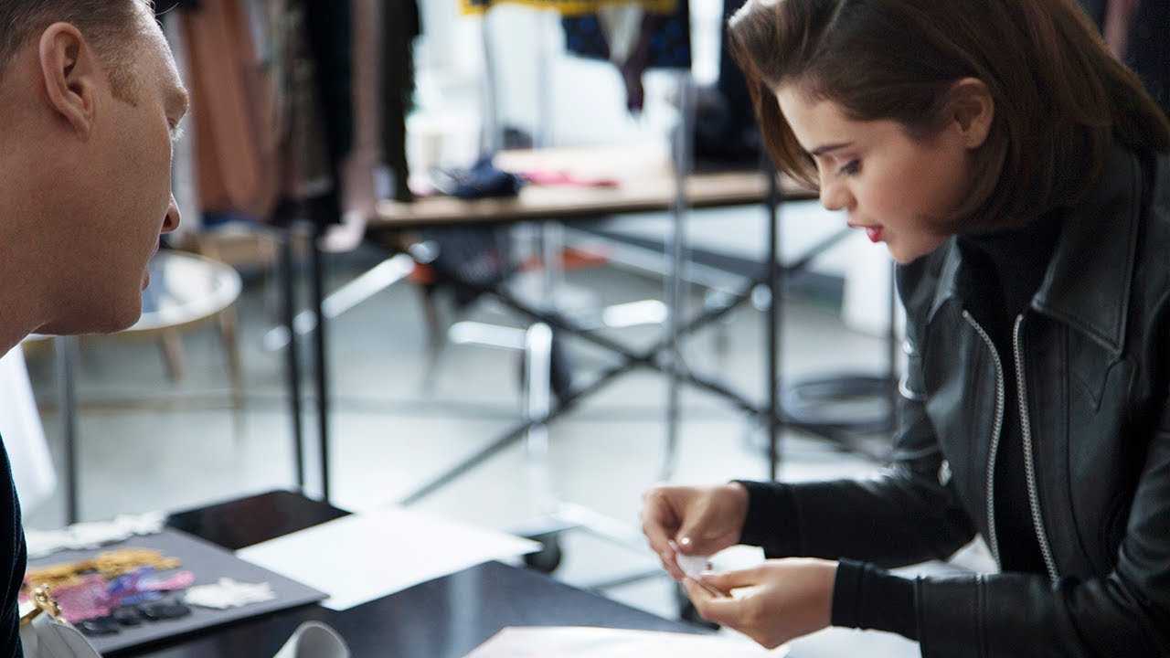 Selena_Gomez_-_Selena_Gomez_x_Coach_Collection_-_Fall_2018_-_Behind_the_scenes-11.jpg