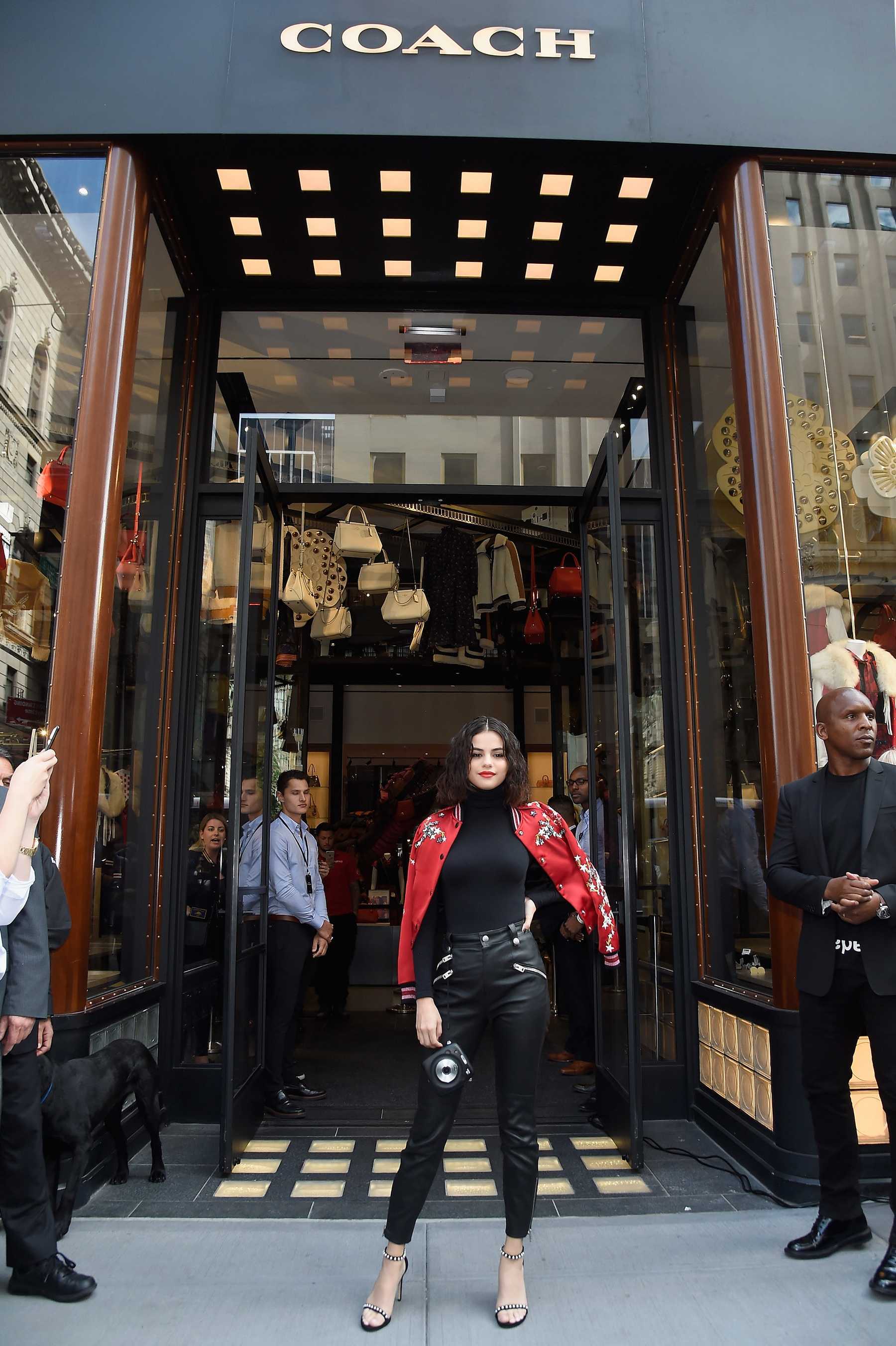 Selena_Gomez_-_Special_Meet___Greet_at_the_Coach_House_in_NYC_on_September_13-17.jpg