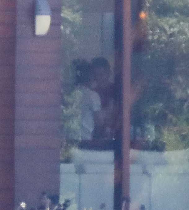 Selena_Gomez_-_Spends_time_with_her_puppy_and_Justin_Bieber_at_a_rental_house_in_LA_October_27-11.jpg