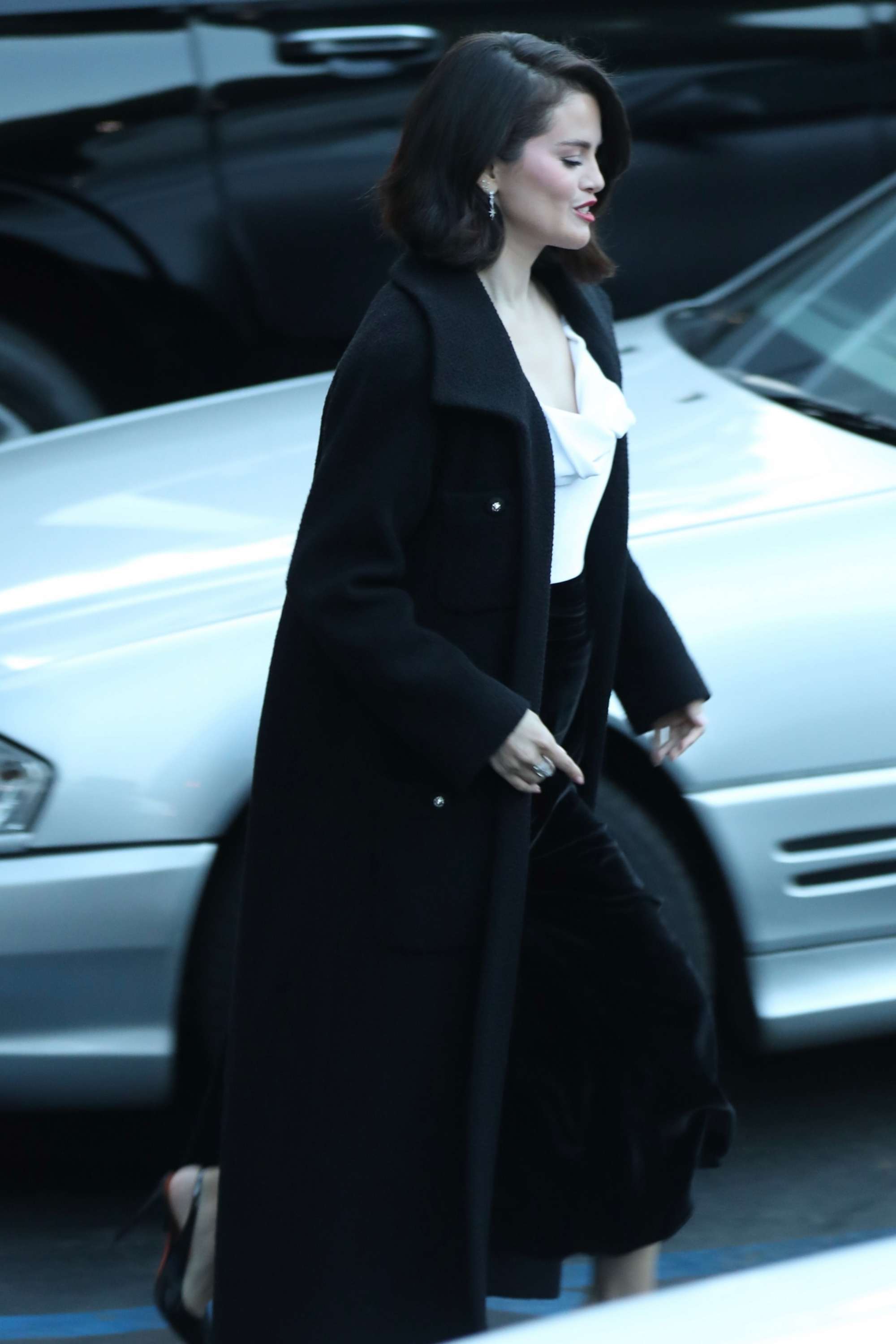 Selena_Gomez_-_Spotted_at_Harmony_Gold_Theater_in_Los_Angeles_December_142C_2024_03.jpg