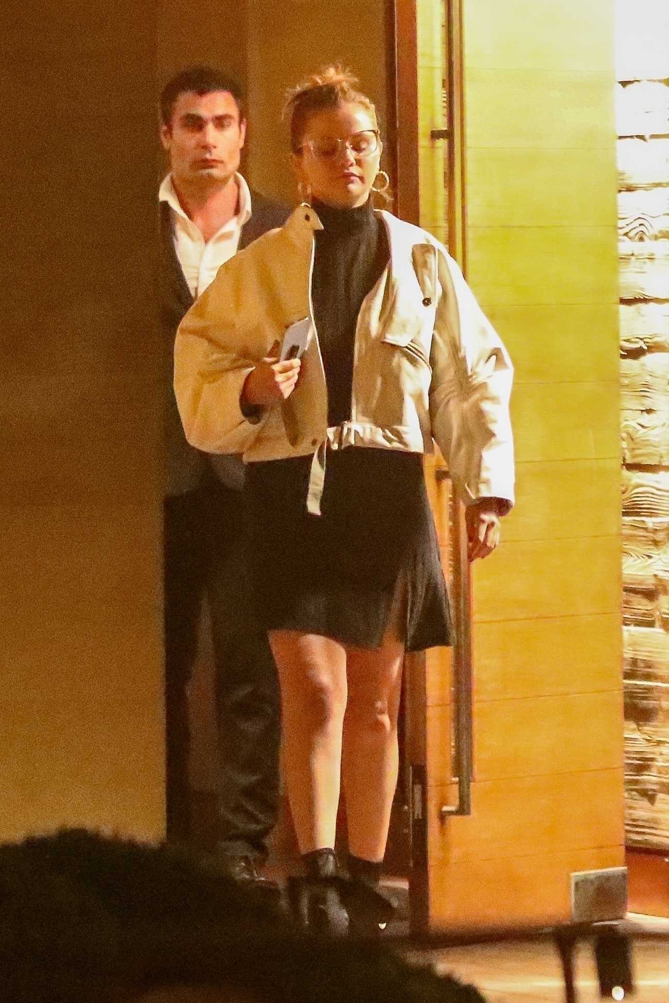 Selena_Gomez_-_Spotted_out_at_dinner_at_Nobu_in_Malibu_July_212C_202204.jpg