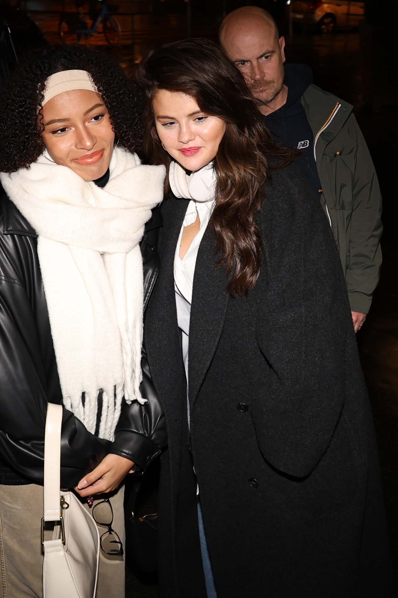 Selena_Gomez_-_Spotted_stopping_for_photos_with_some_of_her_fans_-_Paris2C_France_-_February_182C_2024_01.jpg