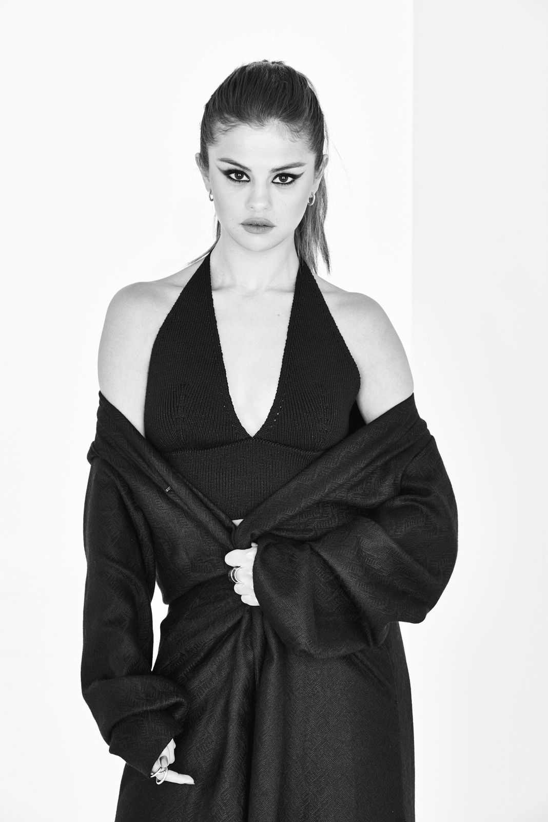 Selena_Gomez_-_THR_2016-10~0.jpg