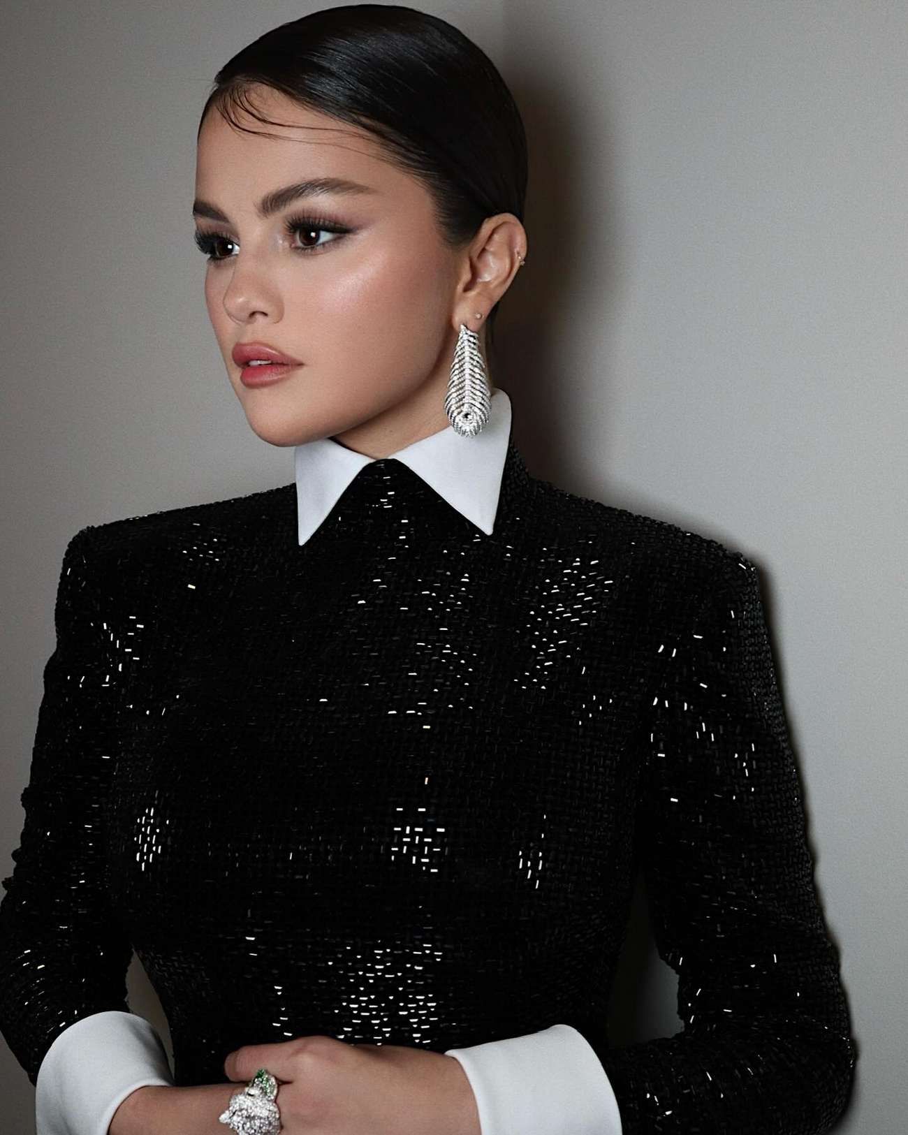 Selena_Gomez_-_The_Governors_Awards_01.jpg
