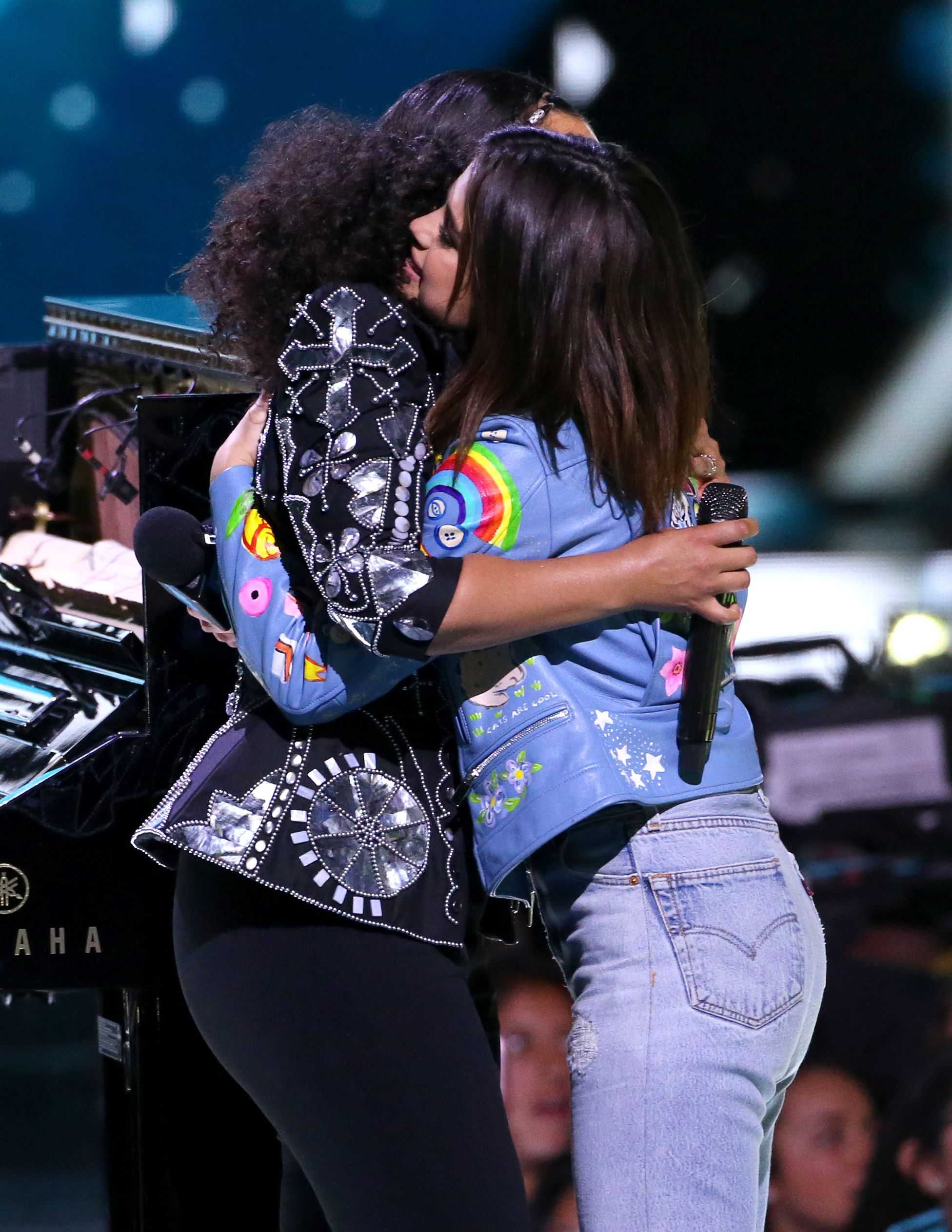 Selena_Gomez_-_WE_Day_California_5BShow5D_-_April_27-32.jpg