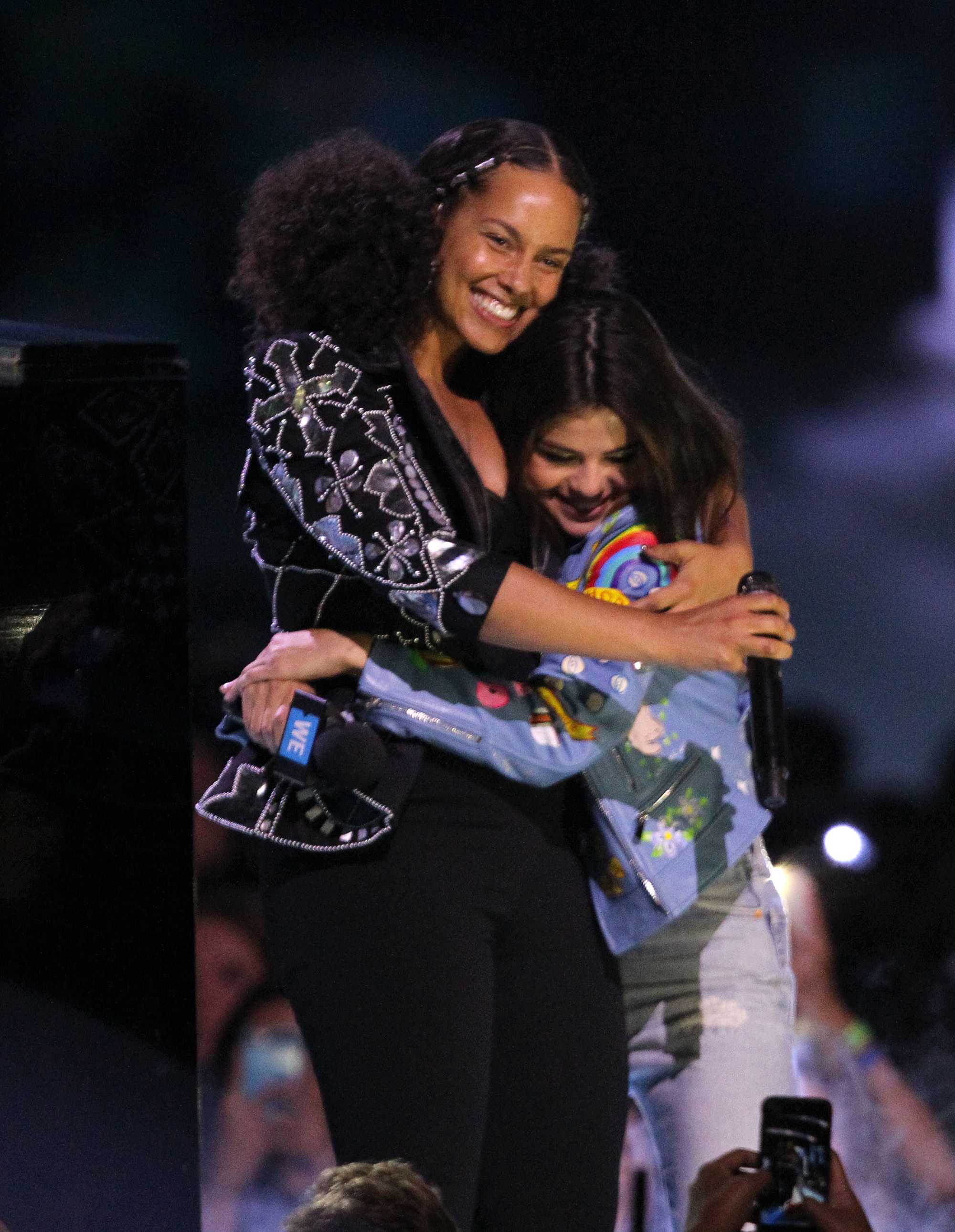 Selena_Gomez_-_WE_Day_California_5BShow5D_-_April_27-47.jpg