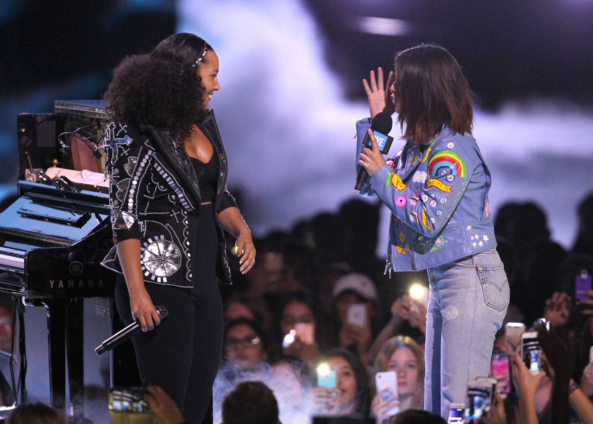 Selena_Gomez_-_WE_Day_California_5BShow5D_-_April_27-54.jpg