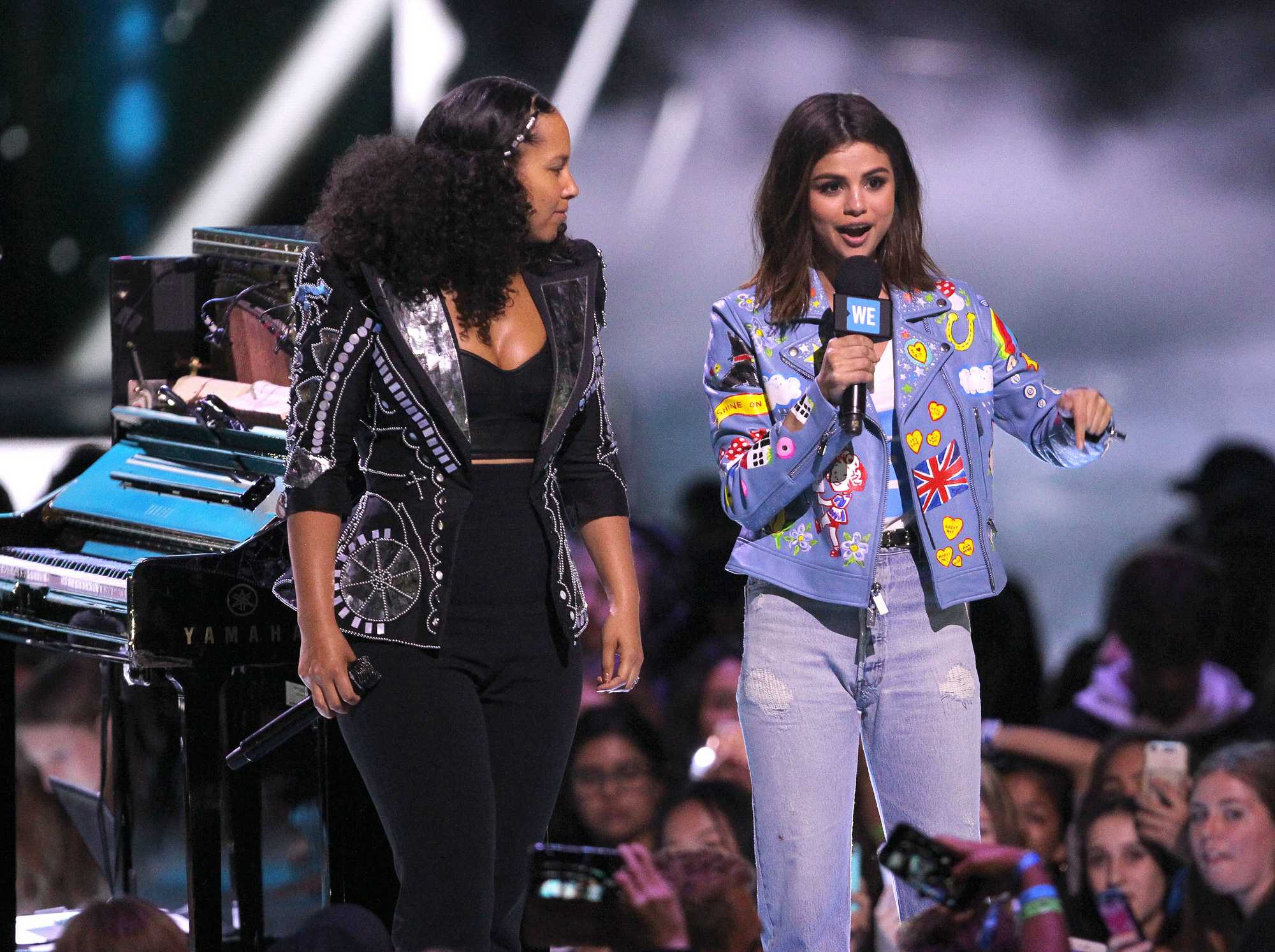 Selena_Gomez_-_WE_Day_California_5BShow5D_-_April_27-55.jpg