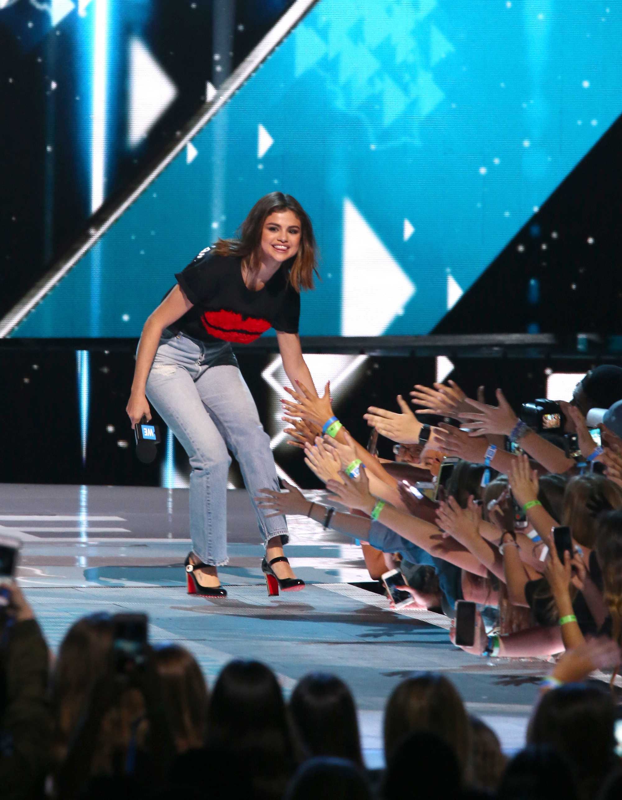 Selena_Gomez_-_WE_Day_California_5BShow5D_-_April_27-94.jpg