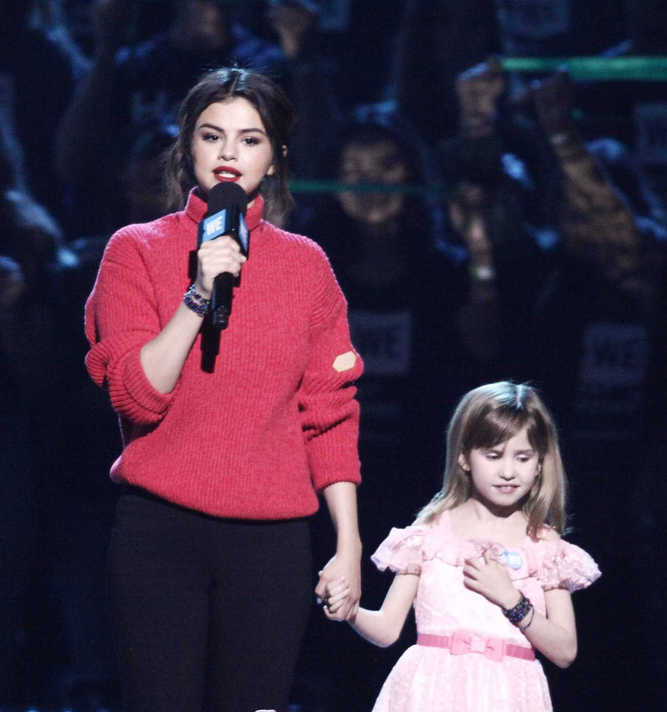 Selena_Gomez_-_WE_Day_California_in_Los_Angeles_Show_on_April_19-04.jpg