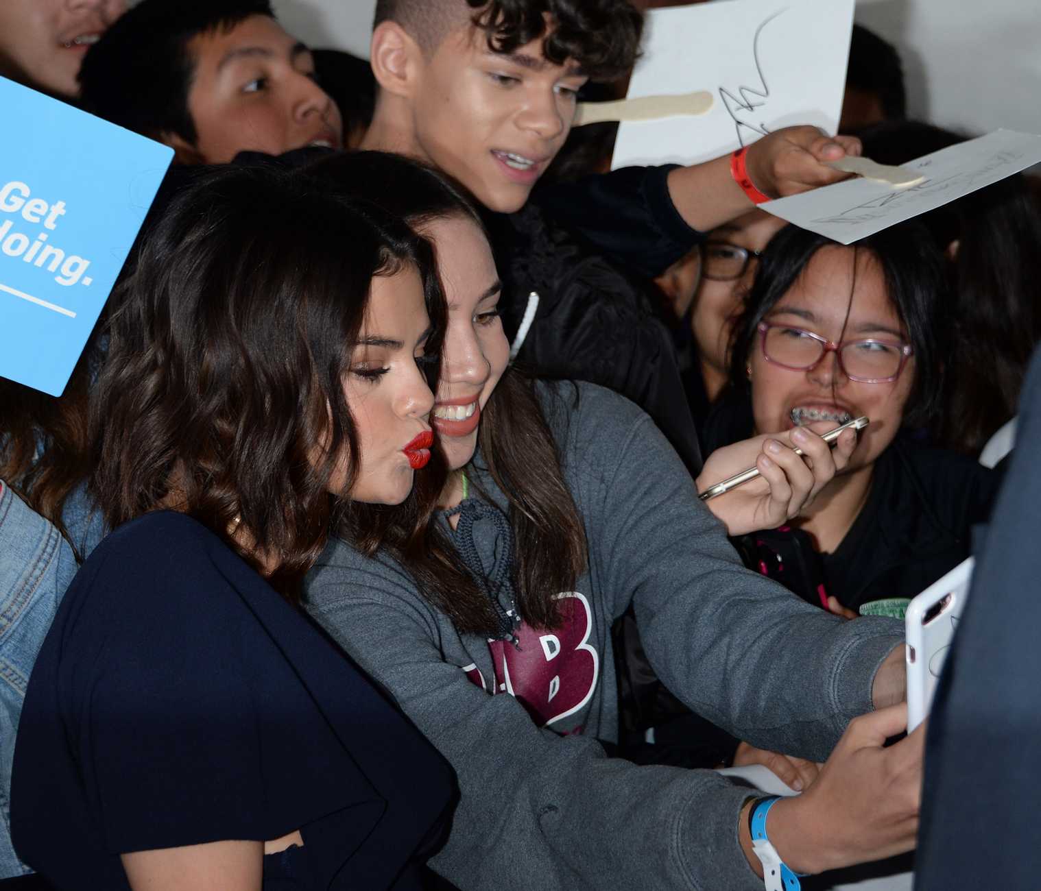 Selena_Gomez_-_WE_Day_California_in_Los_Angeles_on_April_19-06.jpg