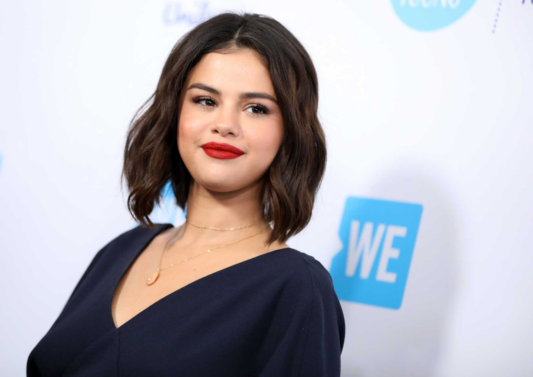 Selena_Gomez_-_WE_Day_California_in_Los_Angeles_on_April_19-12.jpg