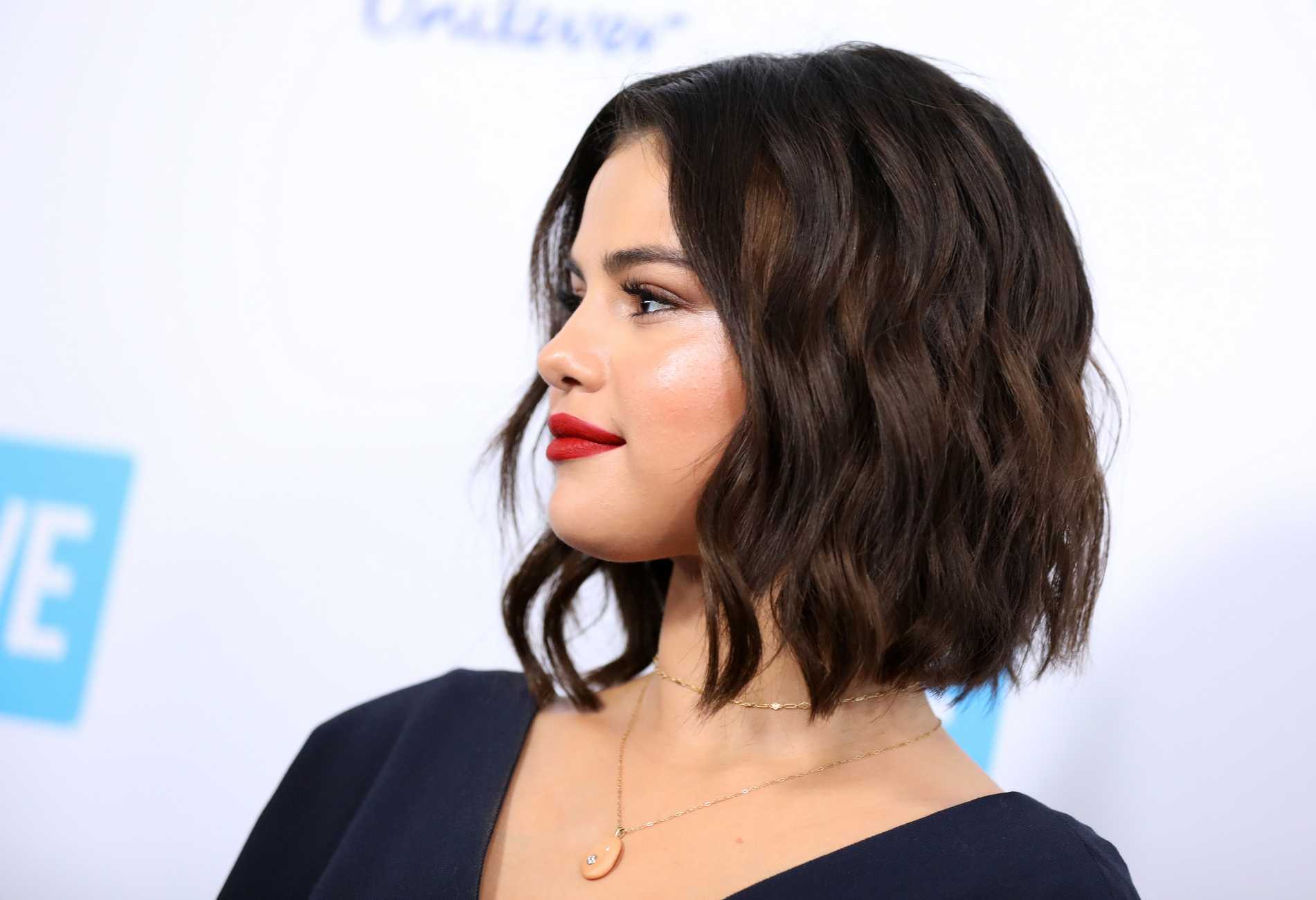 Selena_Gomez_-_WE_Day_California_in_Los_Angeles_on_April_19-14.jpg