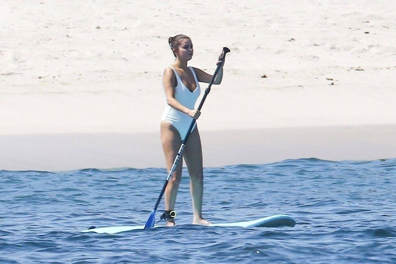 Selena_Gomez_-_Wears_a_white_swimsuit_at_a_beach_in_Punta_Mita2C_Mexico_July_12C_2019-05.jpg