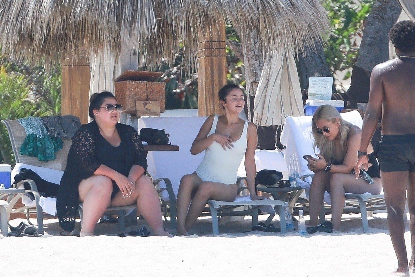 Selena_Gomez_-_Wears_a_white_swimsuit_at_a_beach_in_Punta_Mita2C_Mexico_July_12C_2019-19.jpg