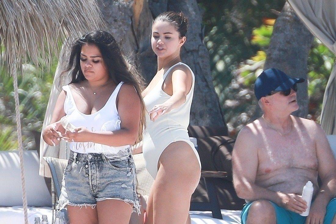 Selena_Gomez_-_Wears_a_white_swimsuit_at_a_beach_in_Punta_Mita2C_Mexico_July_12C_2019-22.jpg