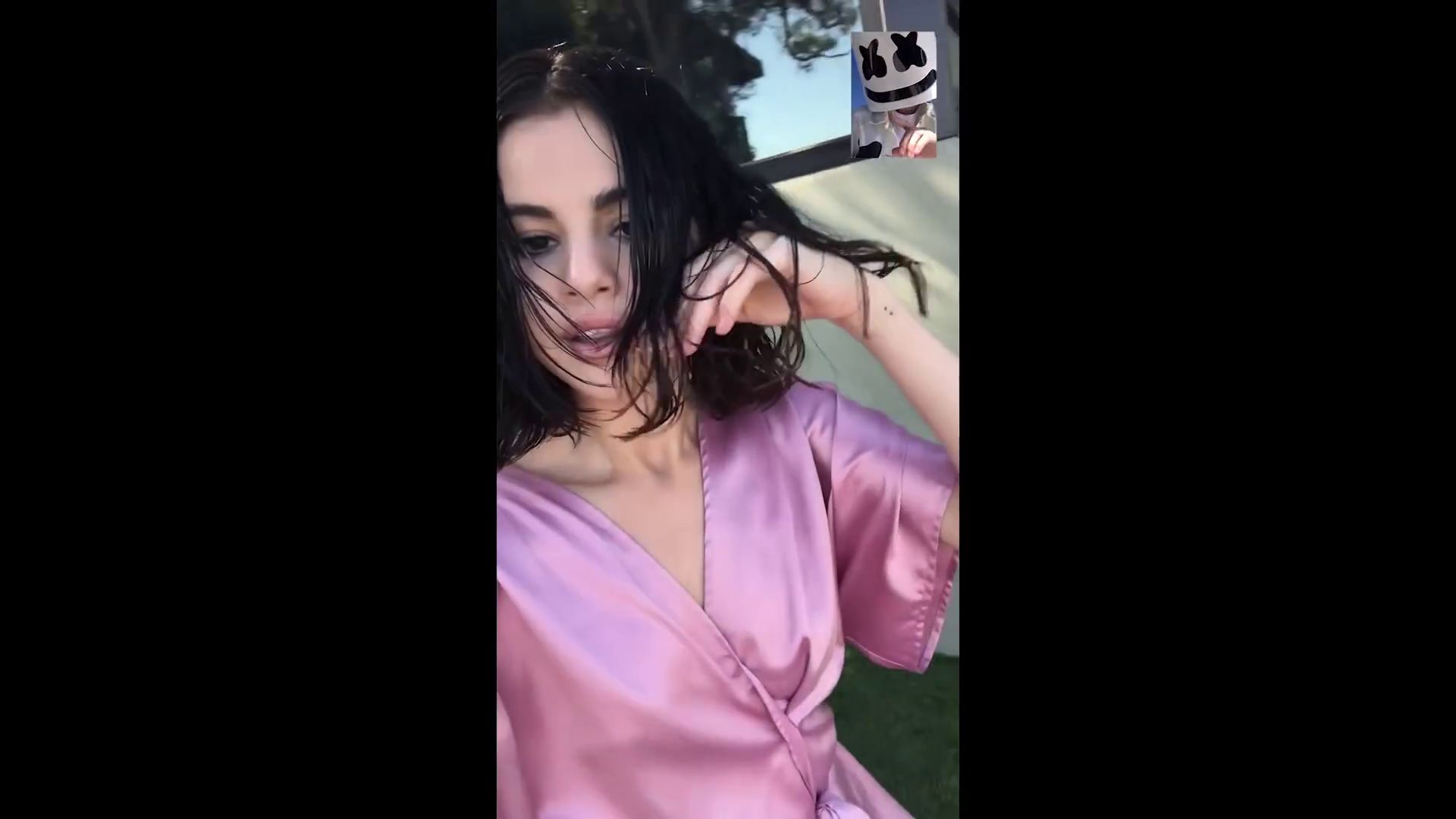Selena_Gomez_-_Wolves_MV-194.jpg
