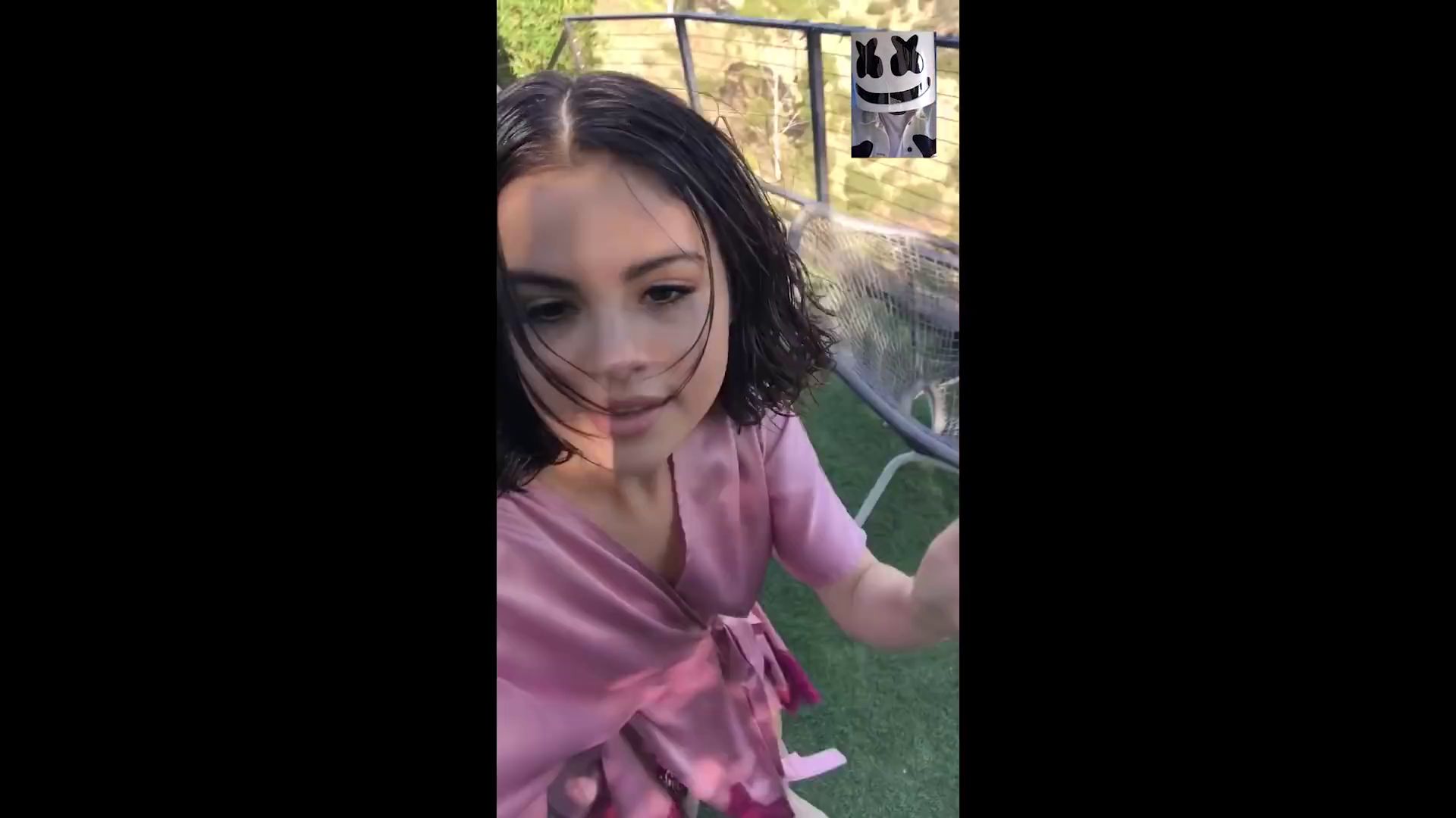 Selena_Gomez_-_Wolves_MV-200.jpg