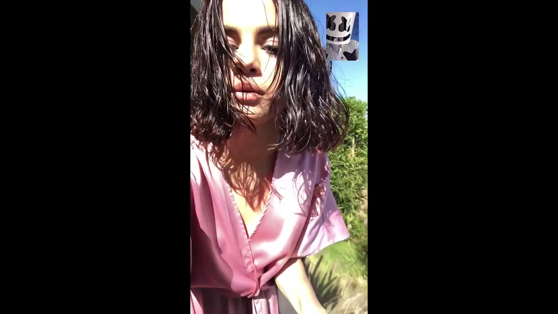 Selena_Gomez_-_Wolves_MV-261.jpg