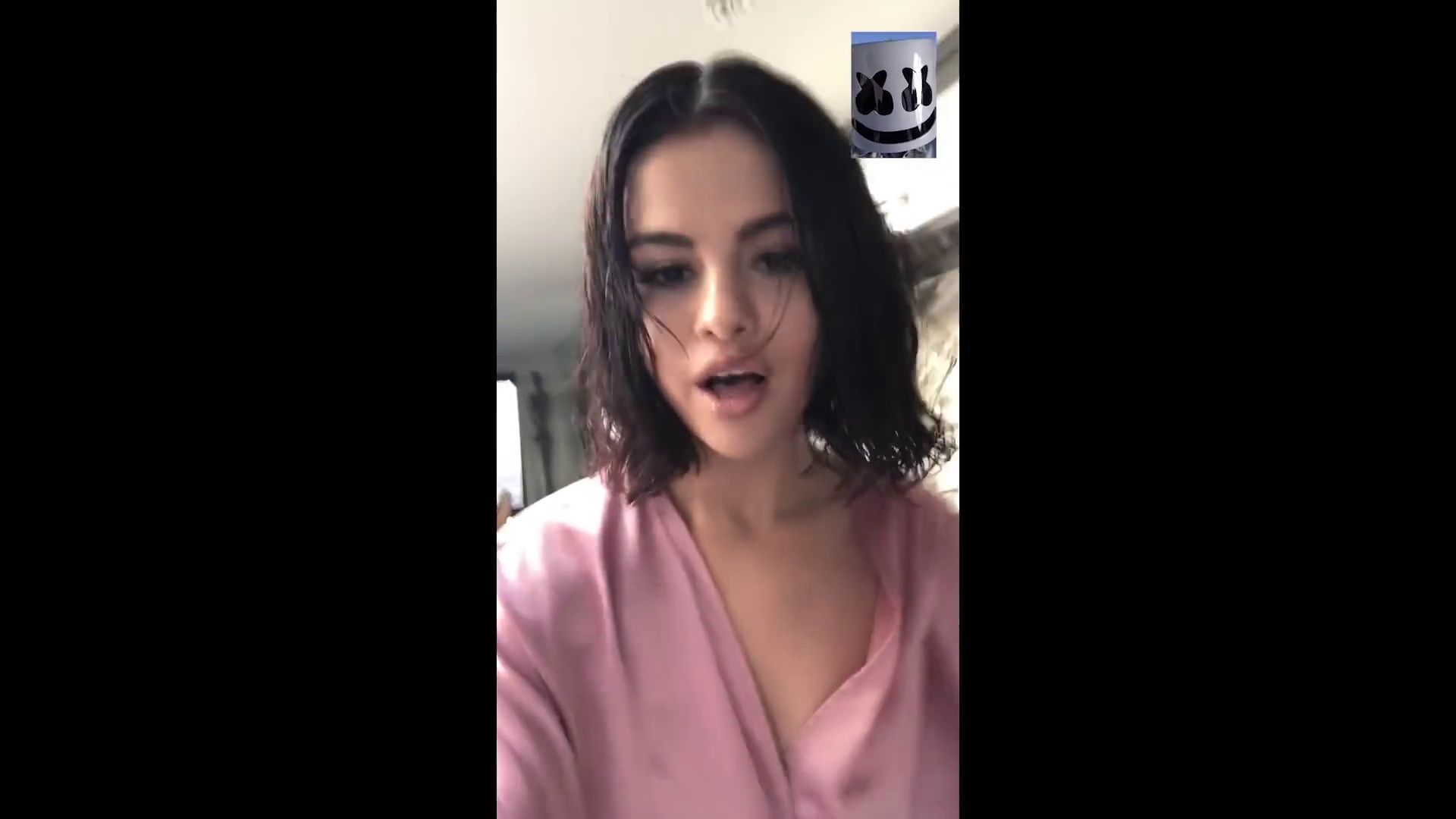 Selena_Gomez_-_Wolves_MV-68.jpg