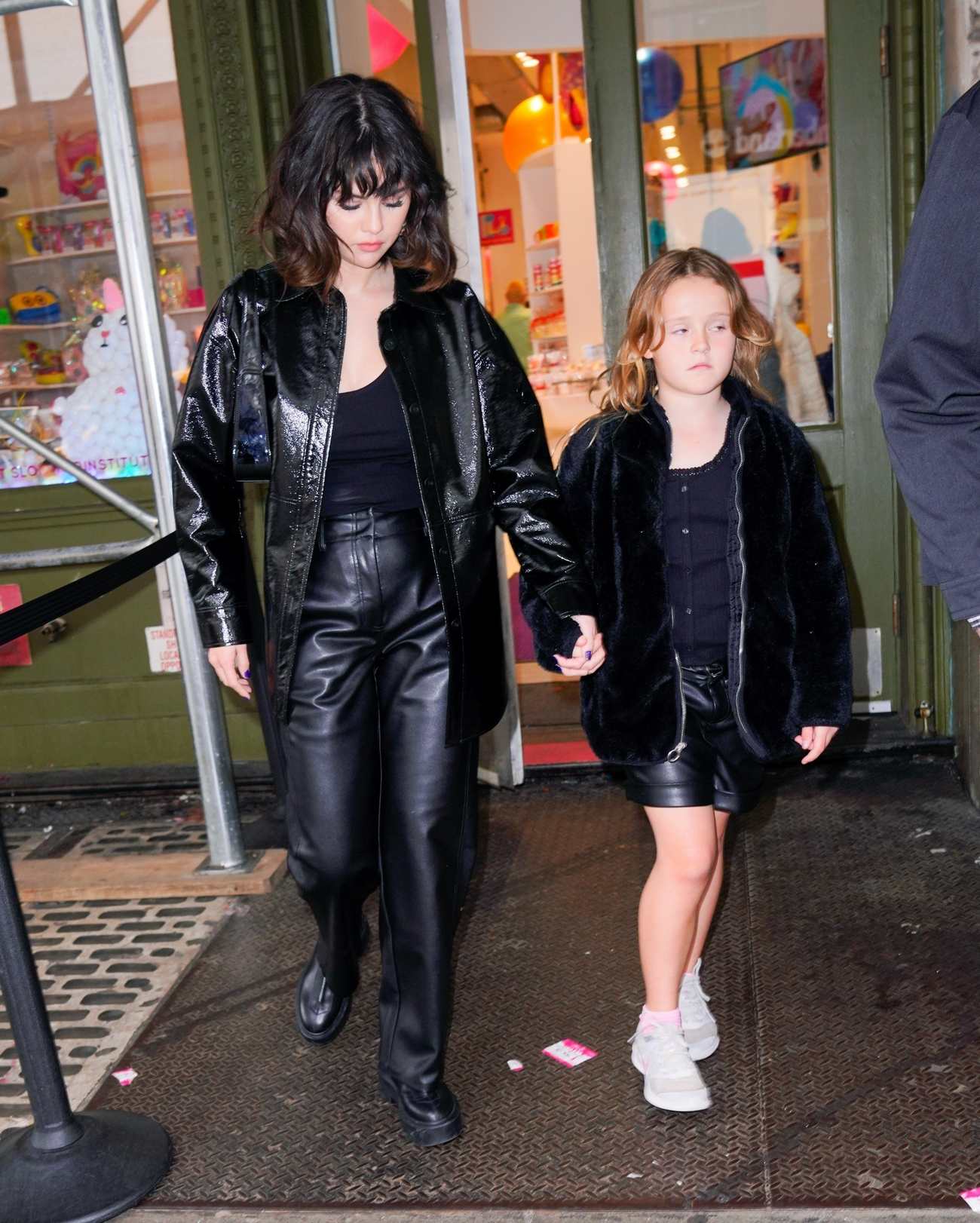 Selena_Gomez_-__At_Sloomoo_Institute_with_her_sister_in_New_York_City2C_0331202217.jpg