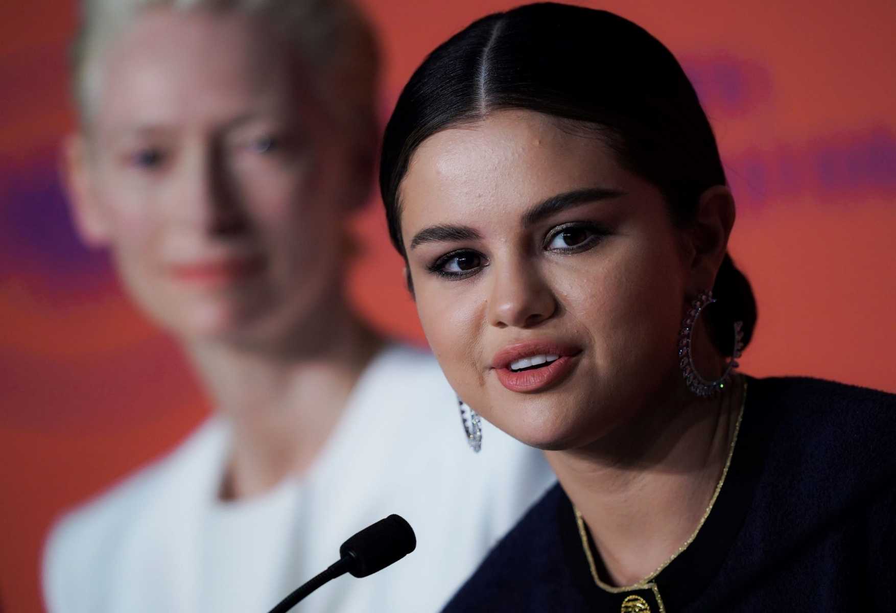 Selena_Gomez_-__The_Dead_Don_t_Die__press_conference_at_the_72nd_edition_of_the_Cannes_Film_Festival_05152019-05.jpg