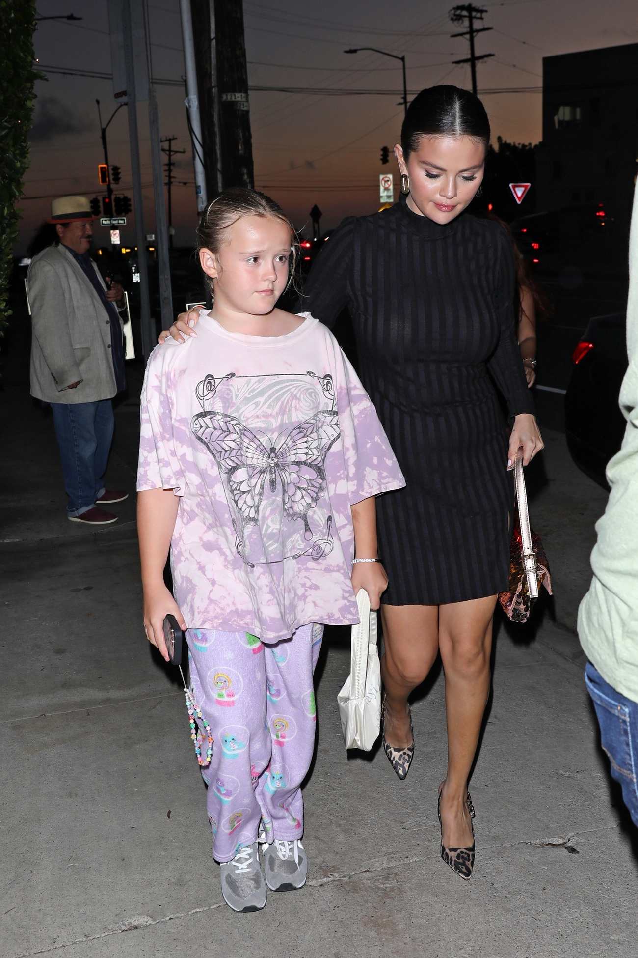 Selena_Gomez_-___Francia_Raisa_go_out_to_dinner_at_Giorgio_Baldi_in_Santa_Monica2C_California__0811202317.jpg