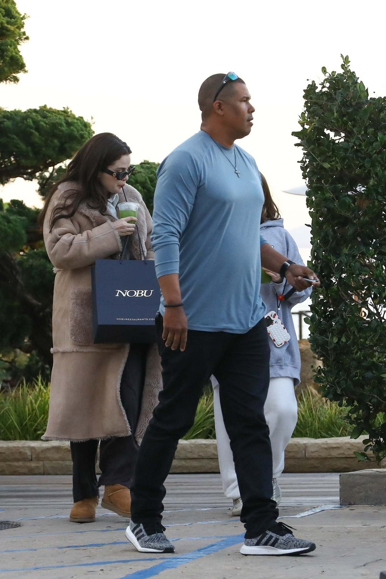 Selena_Gomez_-___her_sister_Gracie_were_spotted_leaving_Nobu_restaurant_in_Malibu2C_California__0130202414.jpg
