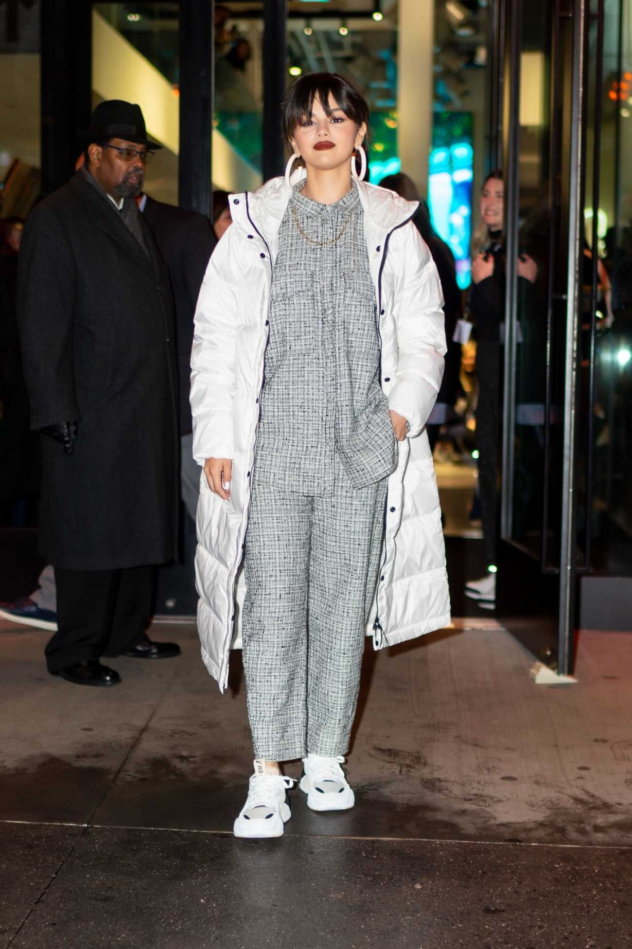 Selena_Gomez_-_arrives_at_her__Rare__album_release_party_at_the_Puma_Flagship_store_in_New_York2C_01142020-07.jpg