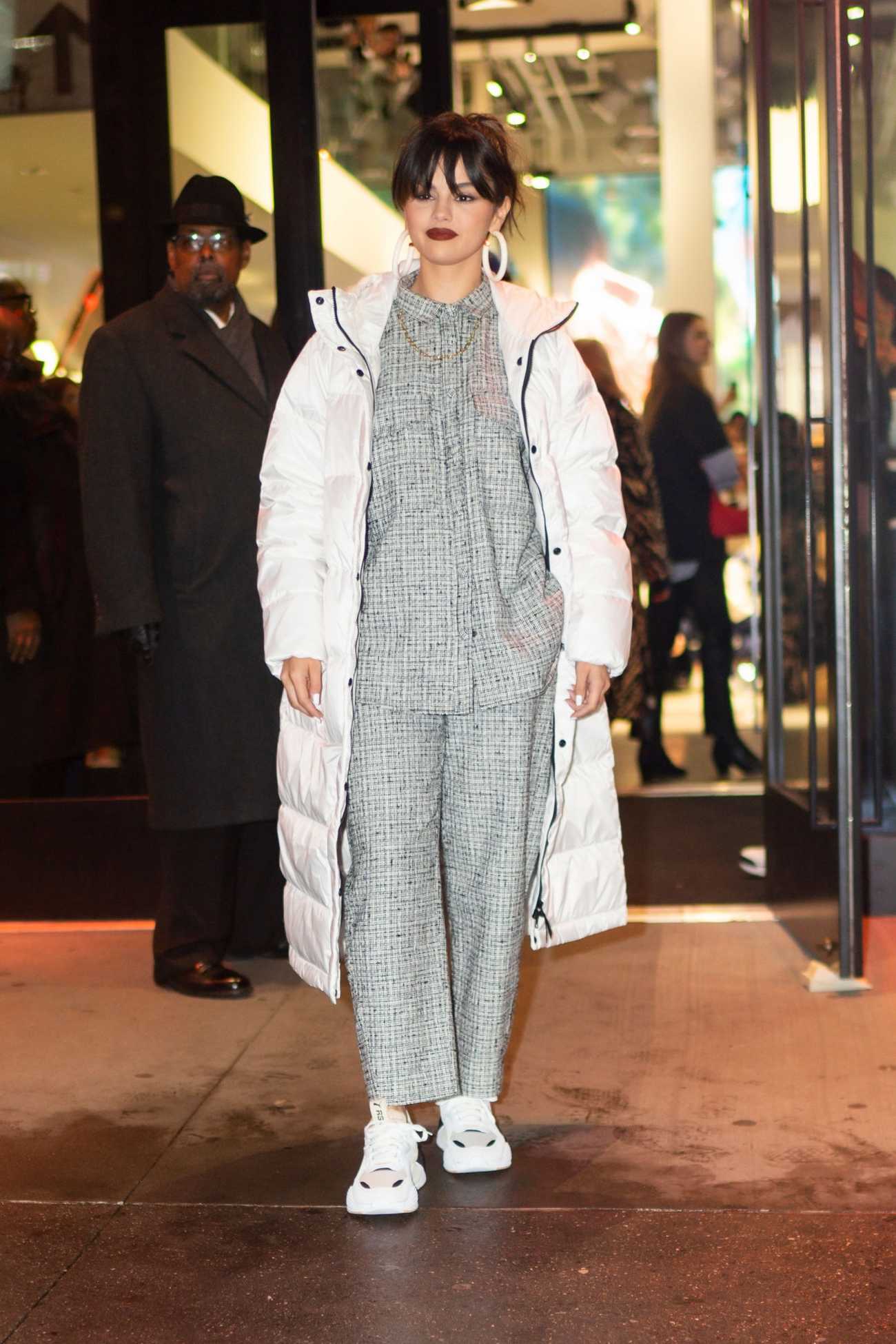Selena_Gomez_-_arrives_at_her__Rare__album_release_party_at_the_Puma_Flagship_store_in_New_York2C_01142020-08.jpg