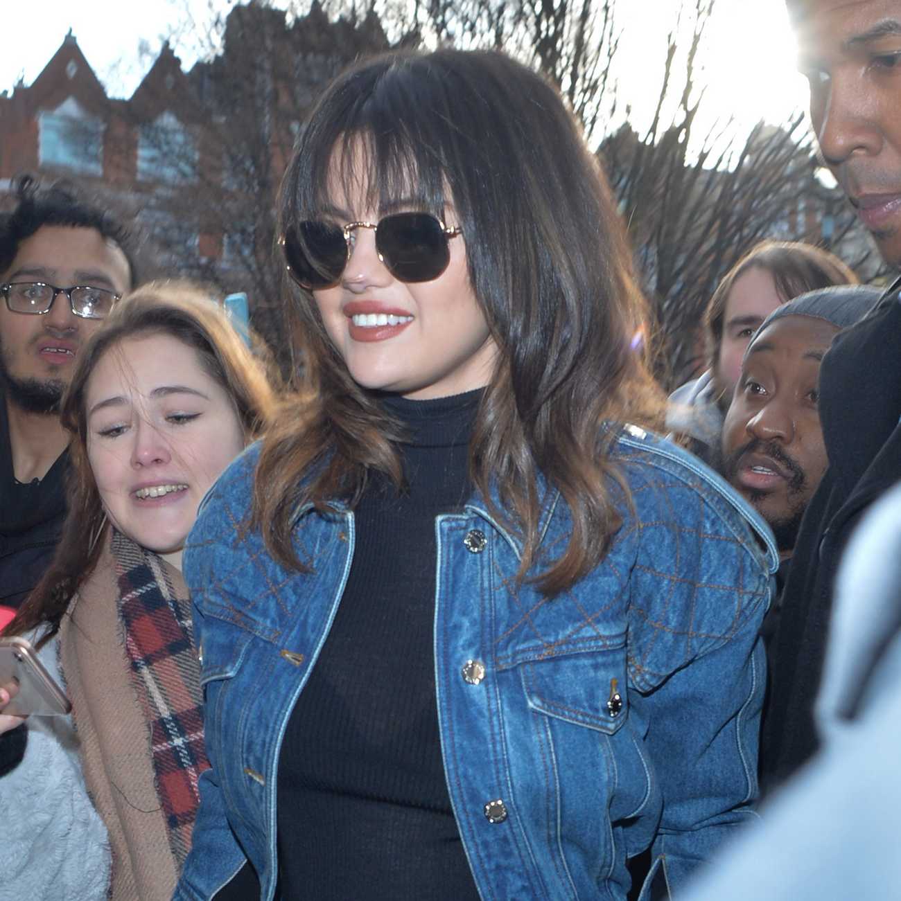 Selena_Gomez_-_arriving_at_Capital_Breakfast_Radio_Studios_in_London2C_England__12112019-08.jpg