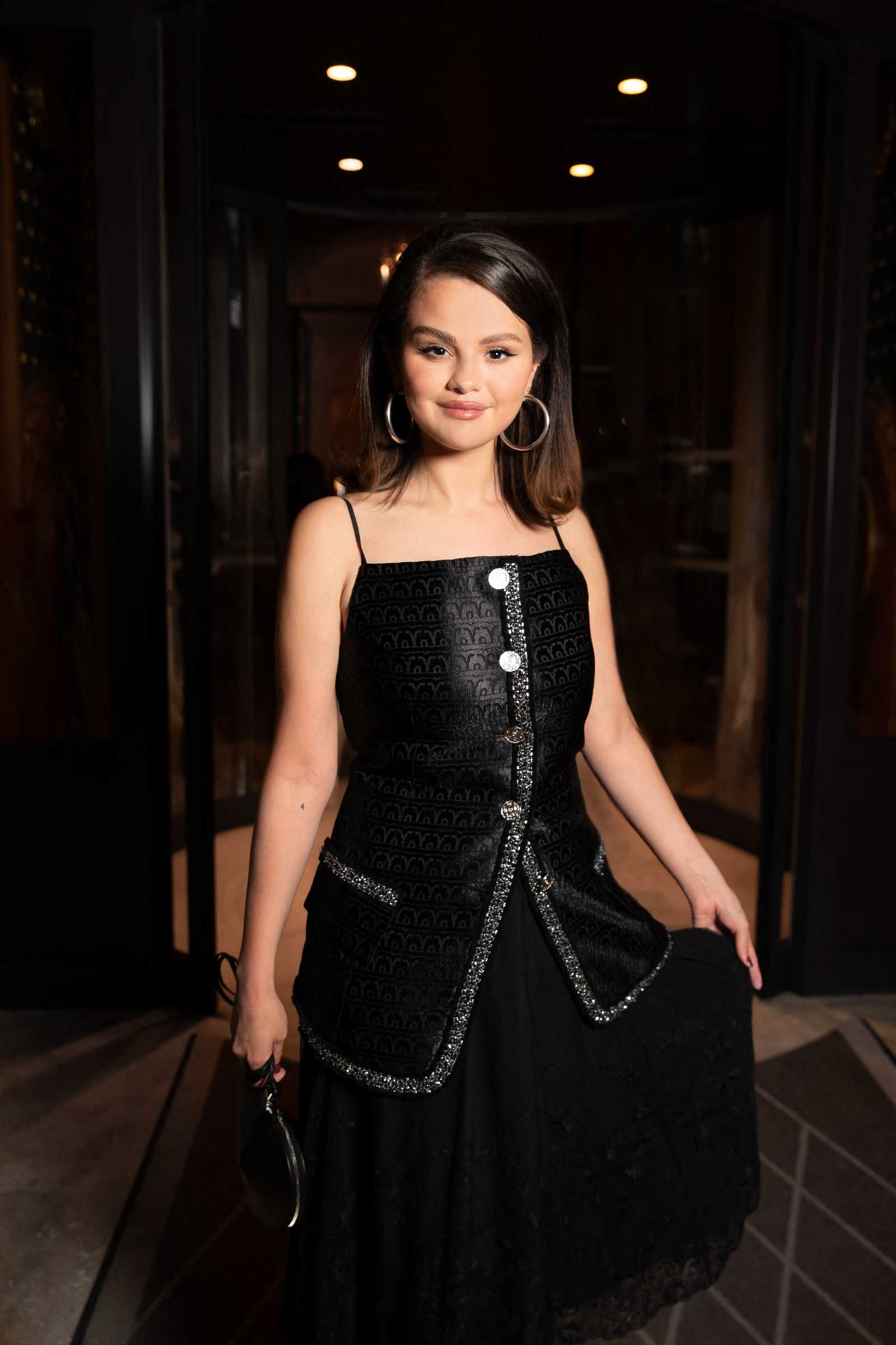 Selena_Gomez_-_at_Hotel_de_Crillon2C_A_Rosewood_Hotel_in_Paris2C_France__0708202202.jpg