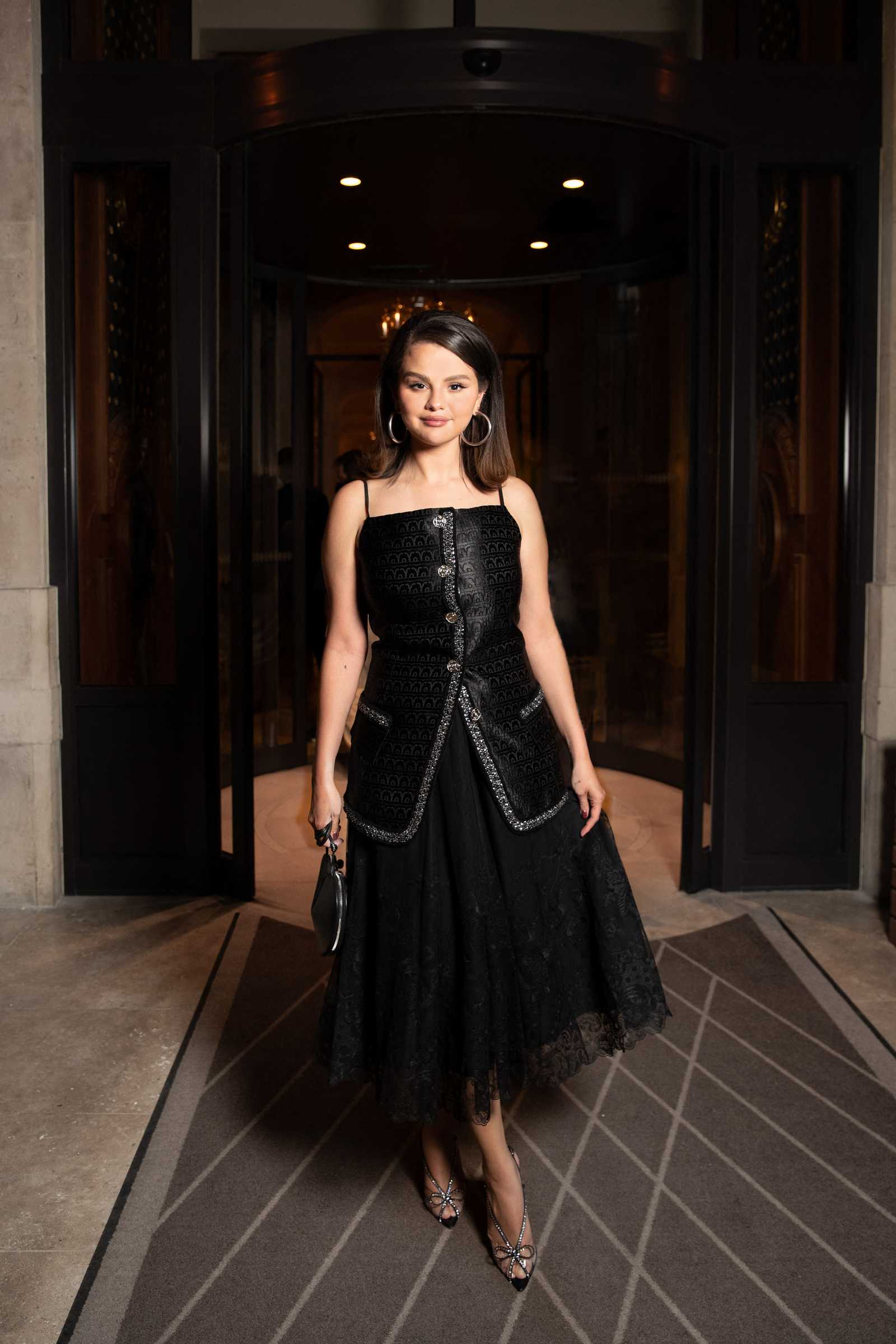 Selena_Gomez_-_at_Hotel_de_Crillon2C_A_Rosewood_Hotel_in_Paris2C_France__0708202207.jpg