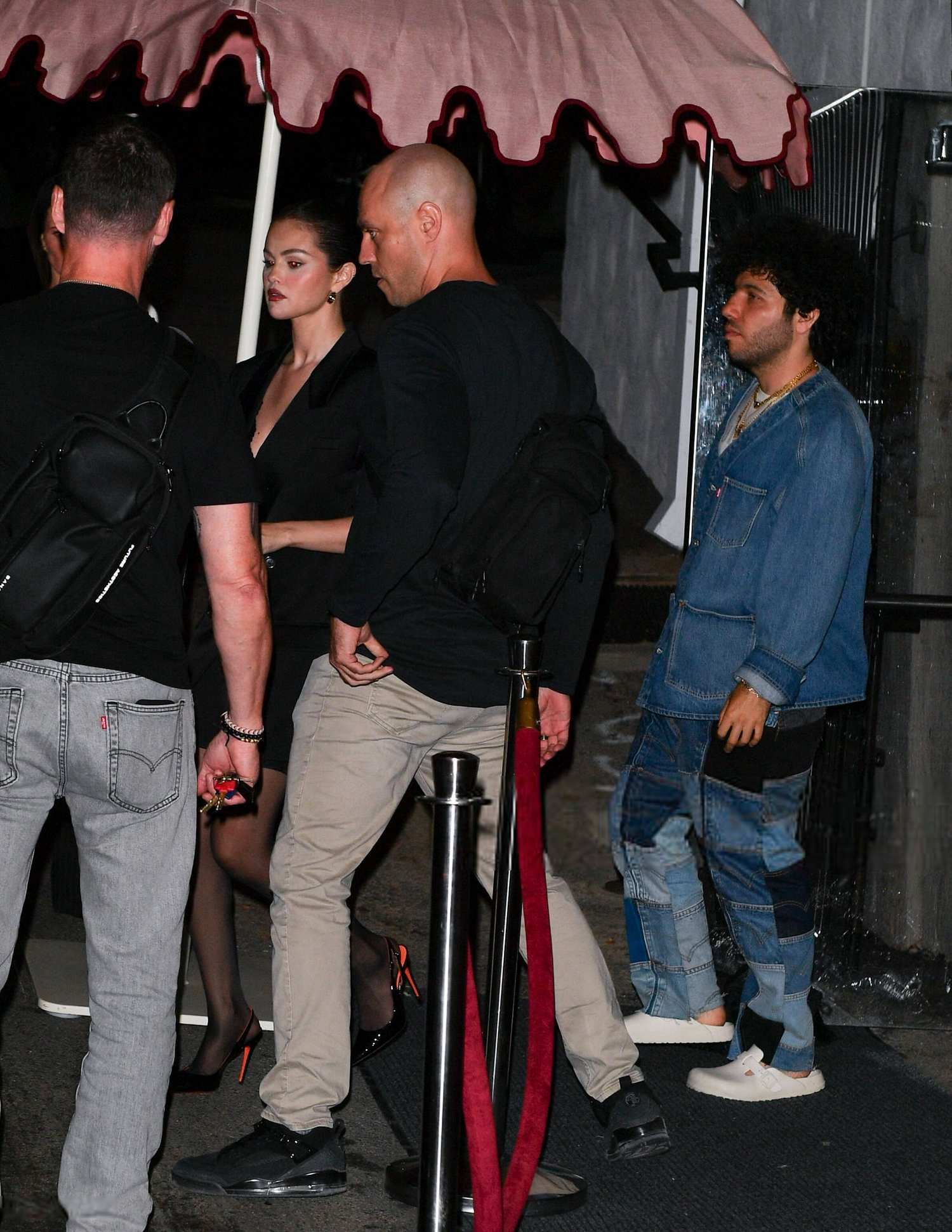 Selena_Gomez_-_attends_Cara_Delevingne_s_birthday_party_at_Bar_Marmont2C_Los_Angeles_CA_-_August_52C_2025_05.jpg