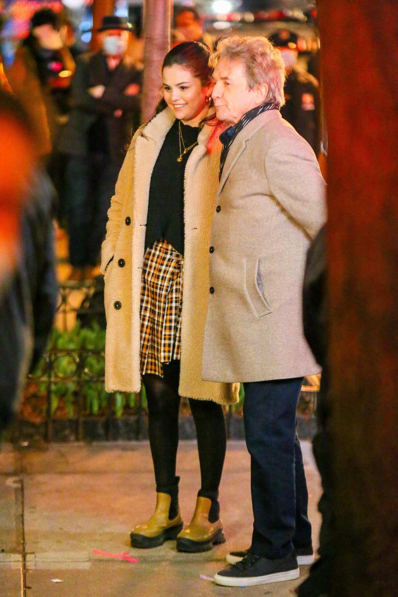 Selena_Gomez_-_films_a_night_scene_for_her_upcoming_project_Only_Murders_In_The_Building_In_New_York2C_03302021_01.jpg