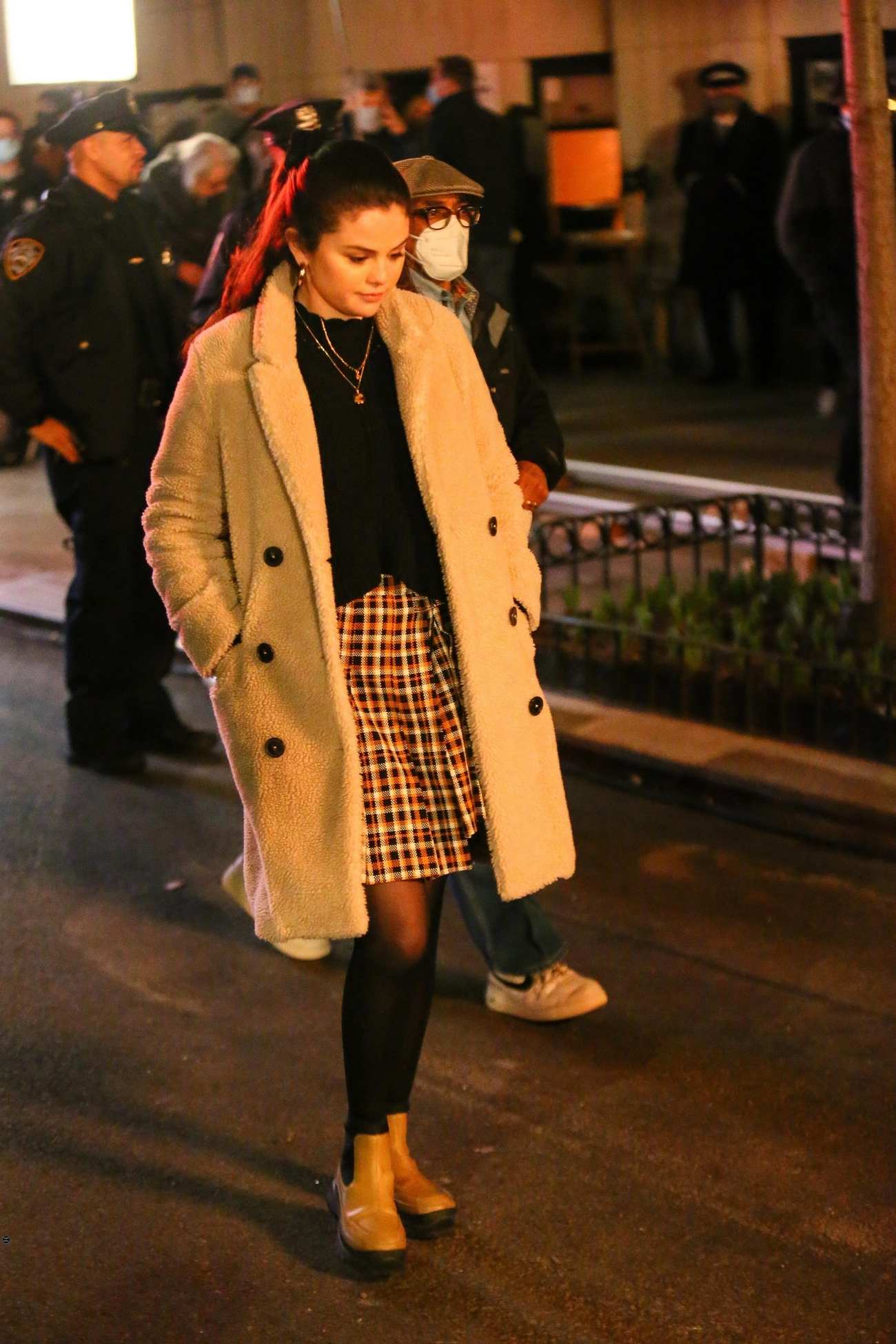 Selena_Gomez_-_films_a_night_scene_for_her_upcoming_project_Only_Murders_In_The_Building_In_New_York2C_03302021_03.jpg