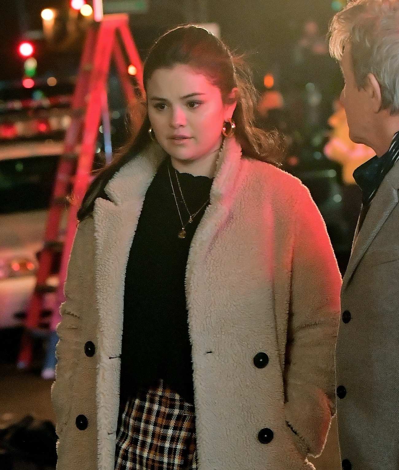 Selena_Gomez_-_films_a_night_scene_for_her_upcoming_project_Only_Murders_In_The_Building_In_New_York2C_03302021_05.jpg