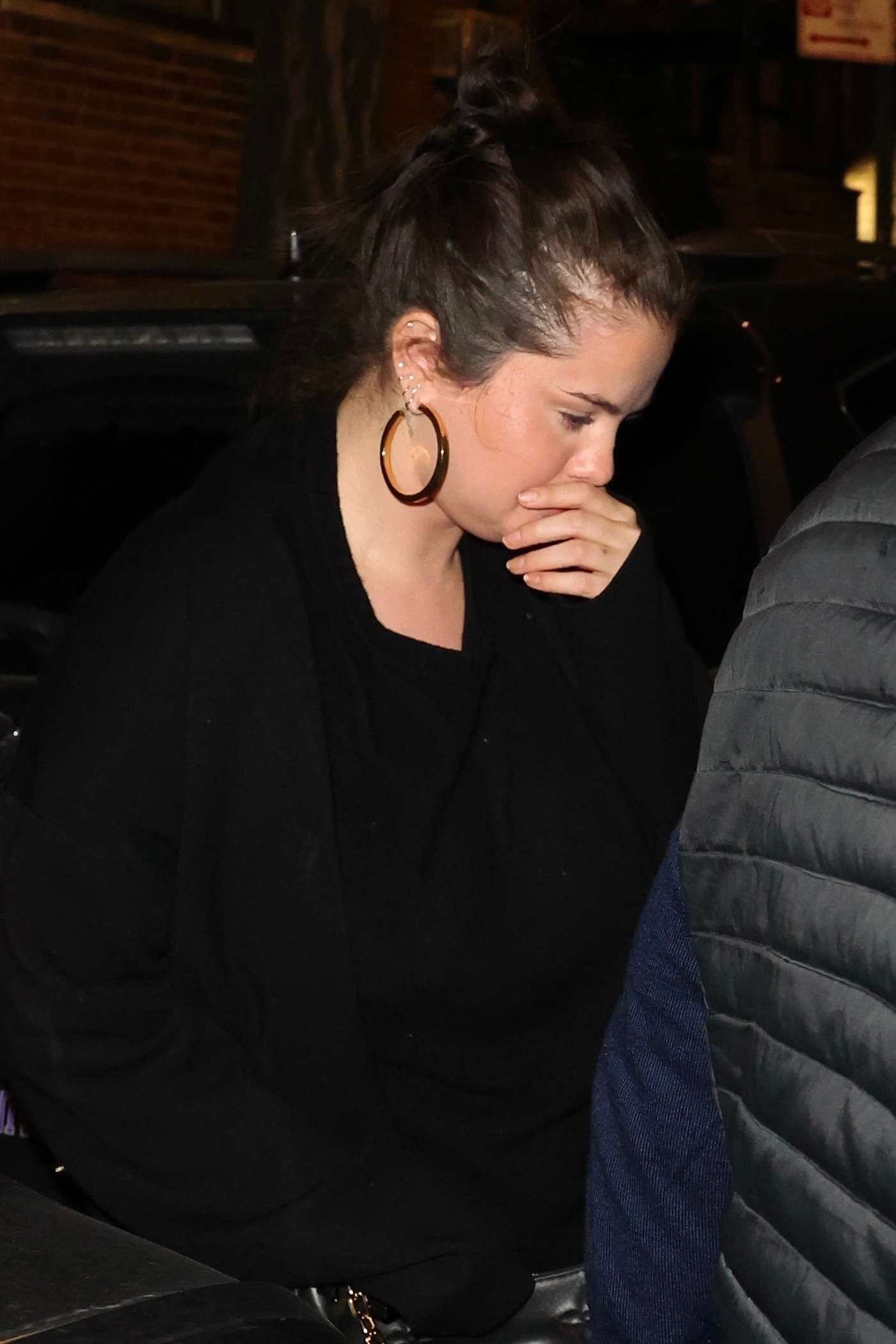 Selena_Gomez_-_goes_out_for_a_Valentine_s_Day_dinner_with_friends_at_The_Holiday_bar_in_New_York_City2C_0214202301.jpg