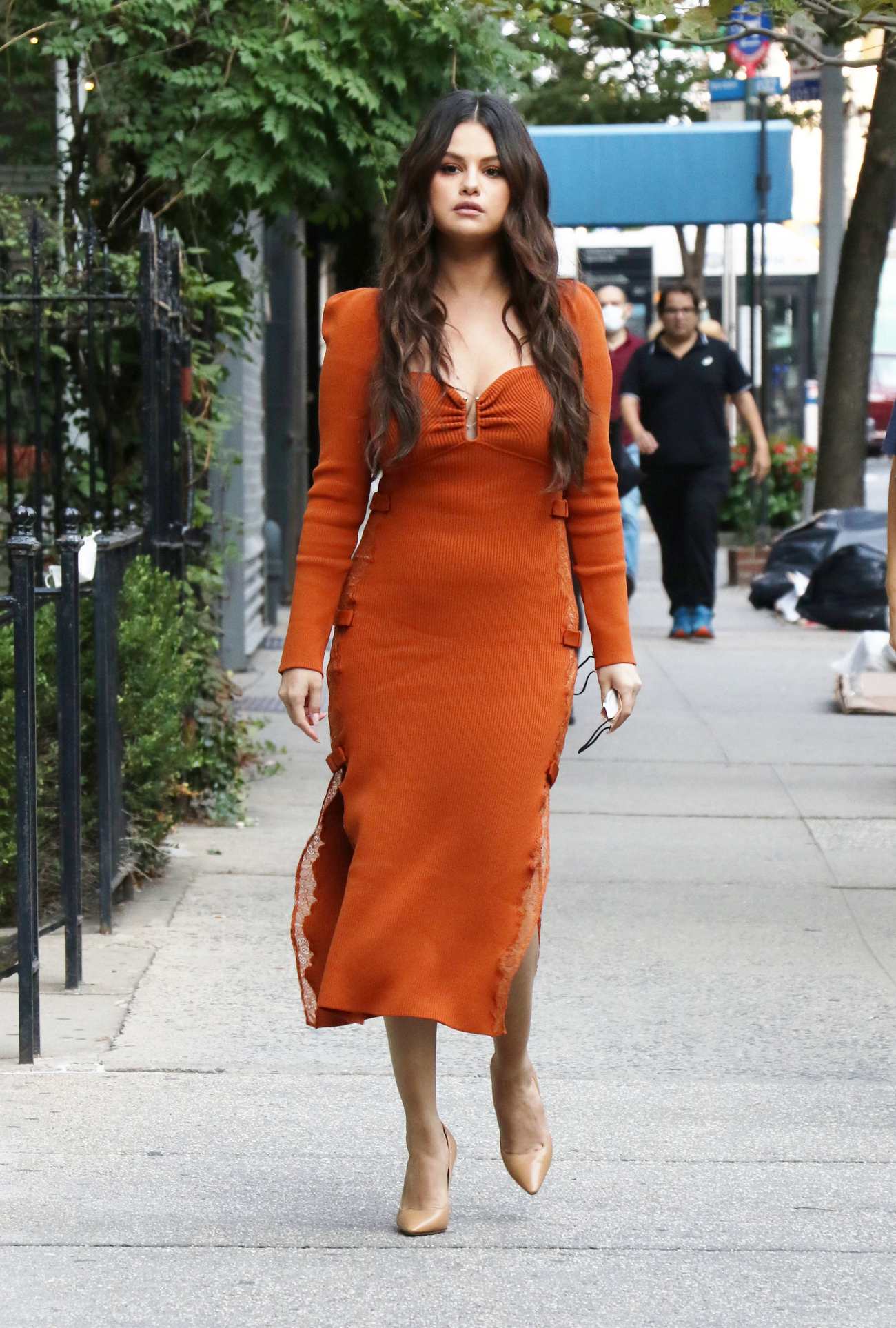 Selena_Gomez_-_goes_to_lunch_at_Serendipity_3_in_New_York_City2C_09082021_00011.jpg
