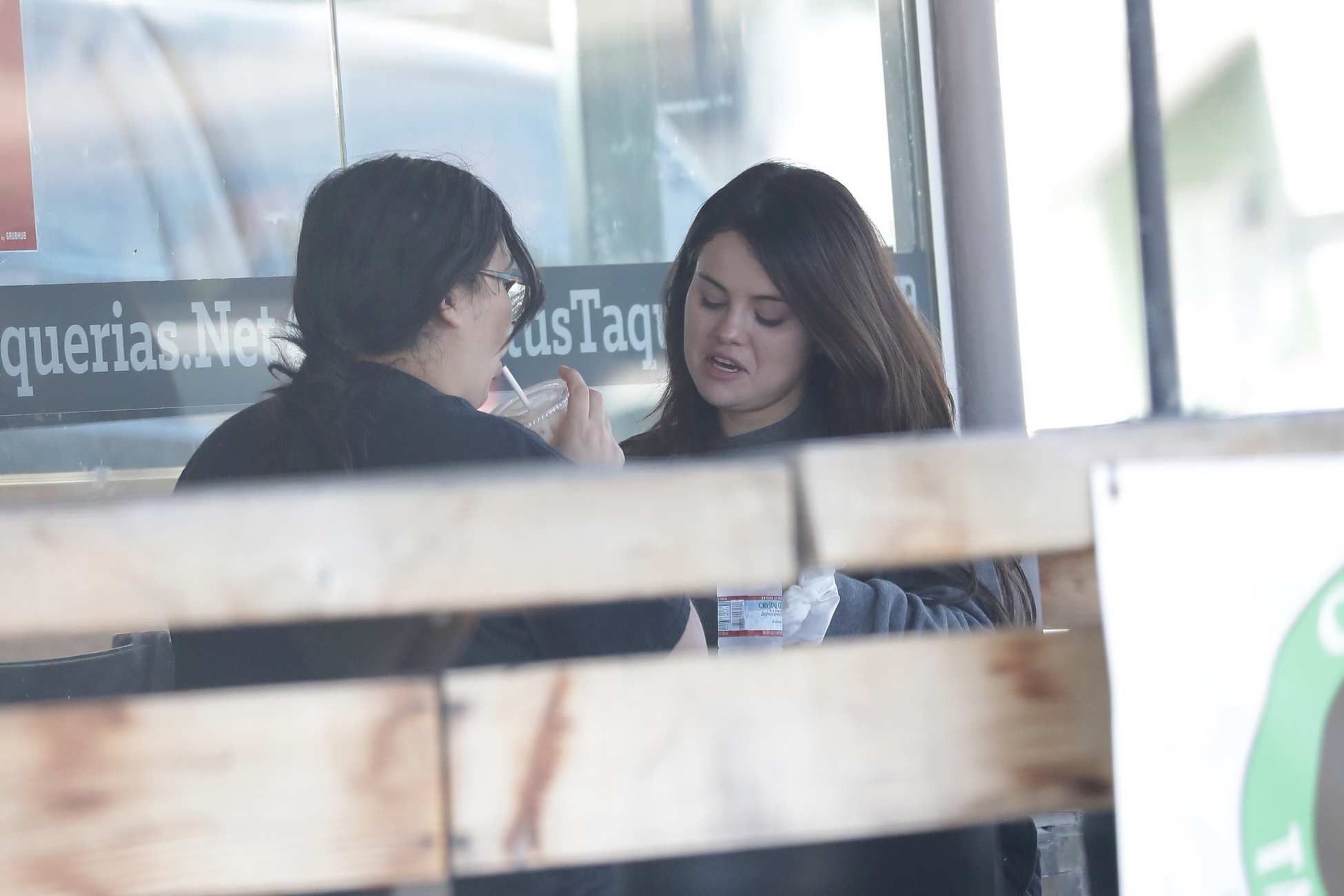 Selena_Gomez_-_grabs_a_Sundy_bite_at_Catus_Taqueria_in_Los_Angeles2C_California__09192021_00003.jpg
