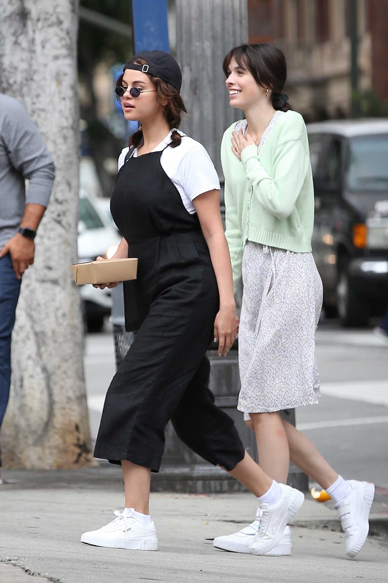 Selena_Gomez_-_grabs_lunch_with_friends_at_Tortino_s_in_downtown_LA2C_05262019-07.jpg